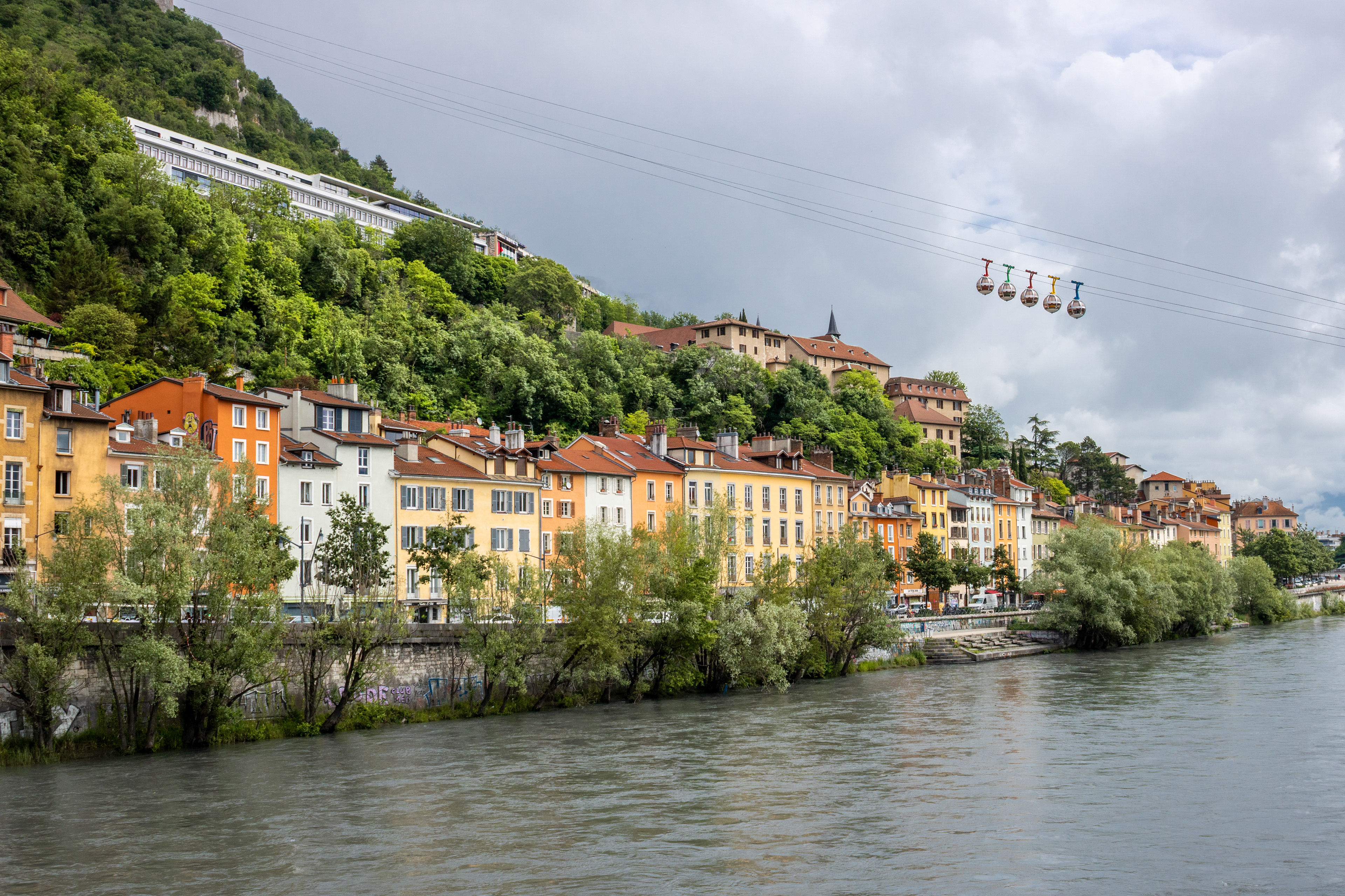 Sloping | (Quai Stéphane Jay)