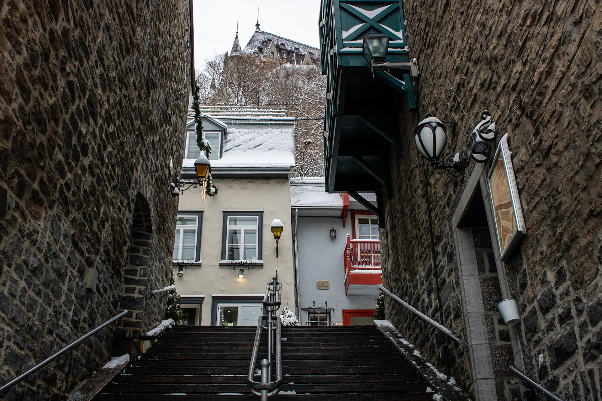 Step Up | (Old Quebec)