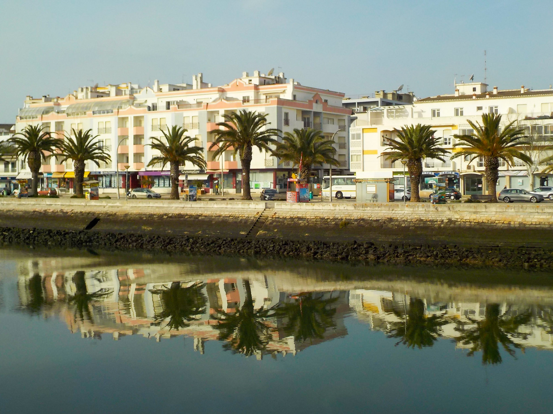 Mirrored | (Avenida dos Descobrimentos)
