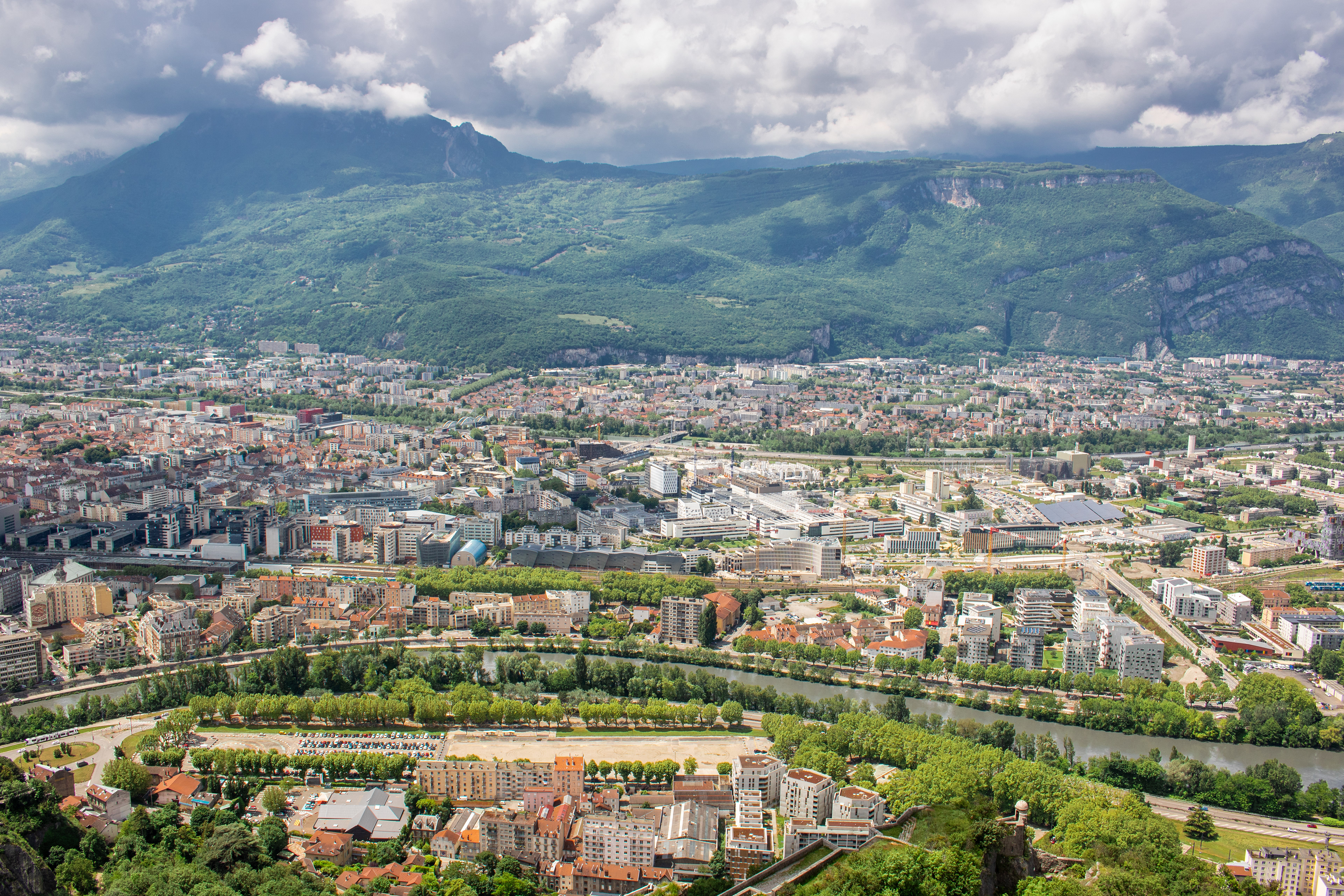 Curving Around | (Fort de La Bastille)