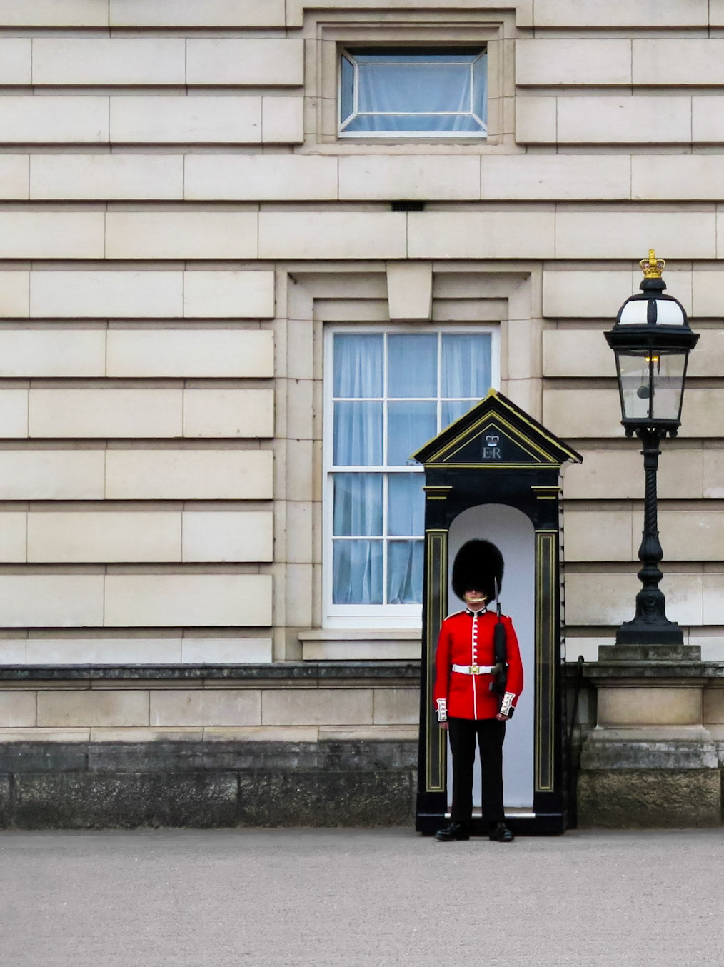 Standing Still | (Buckingham Palace)