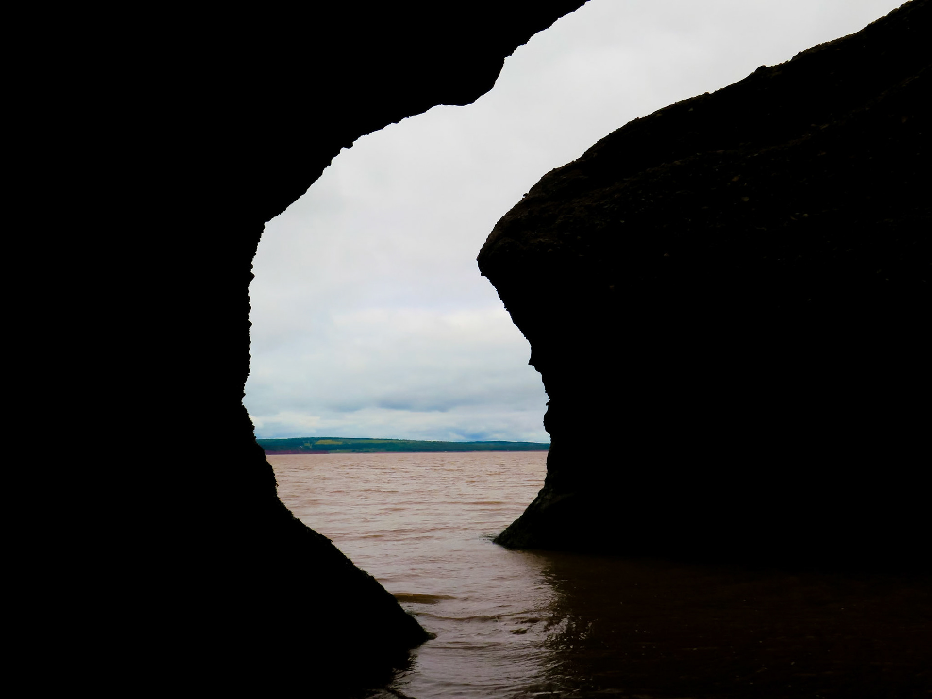 Through the Crack | (Hopewell Rocks, Canada)