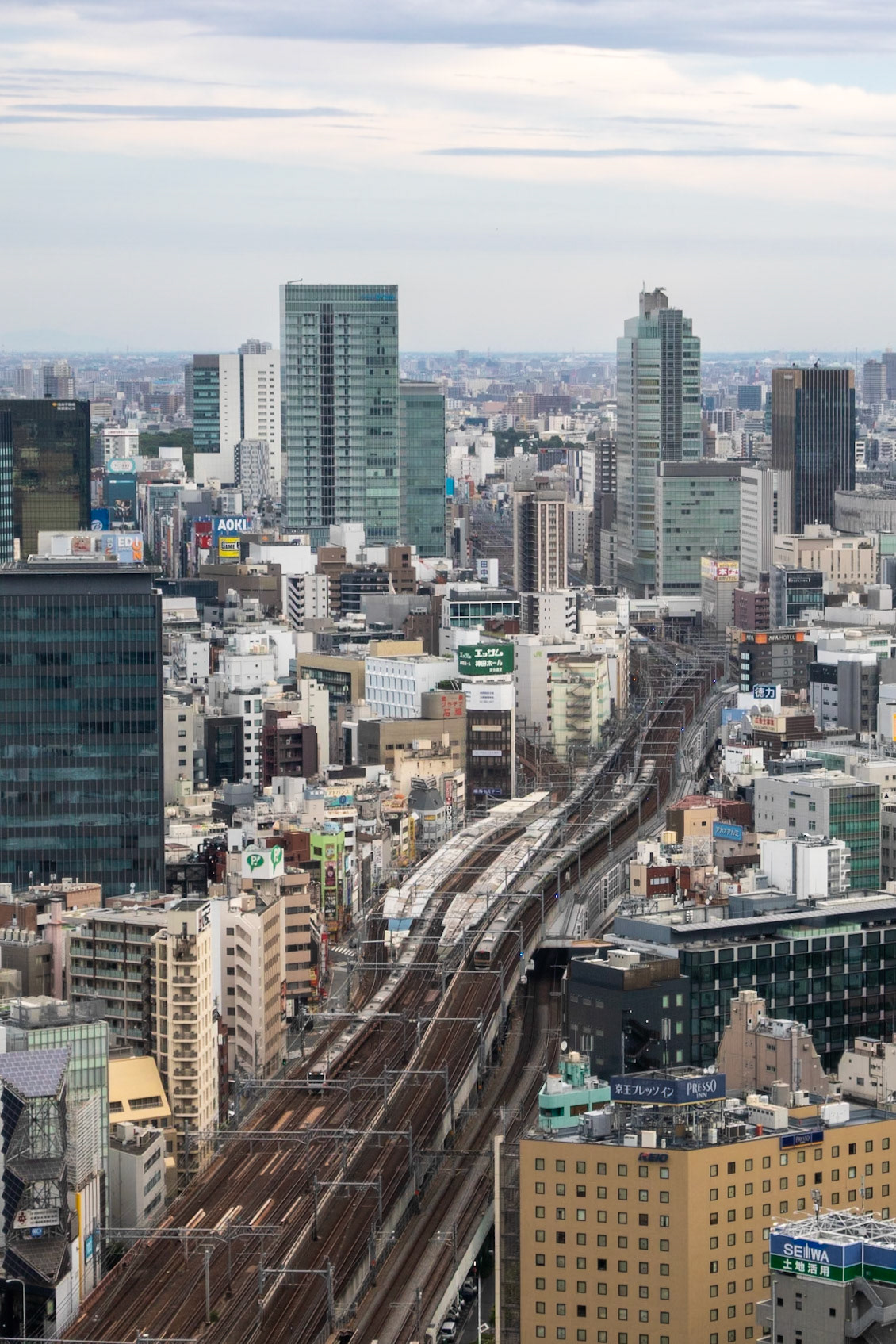 Tons of Tracks | (Tokyo Station)