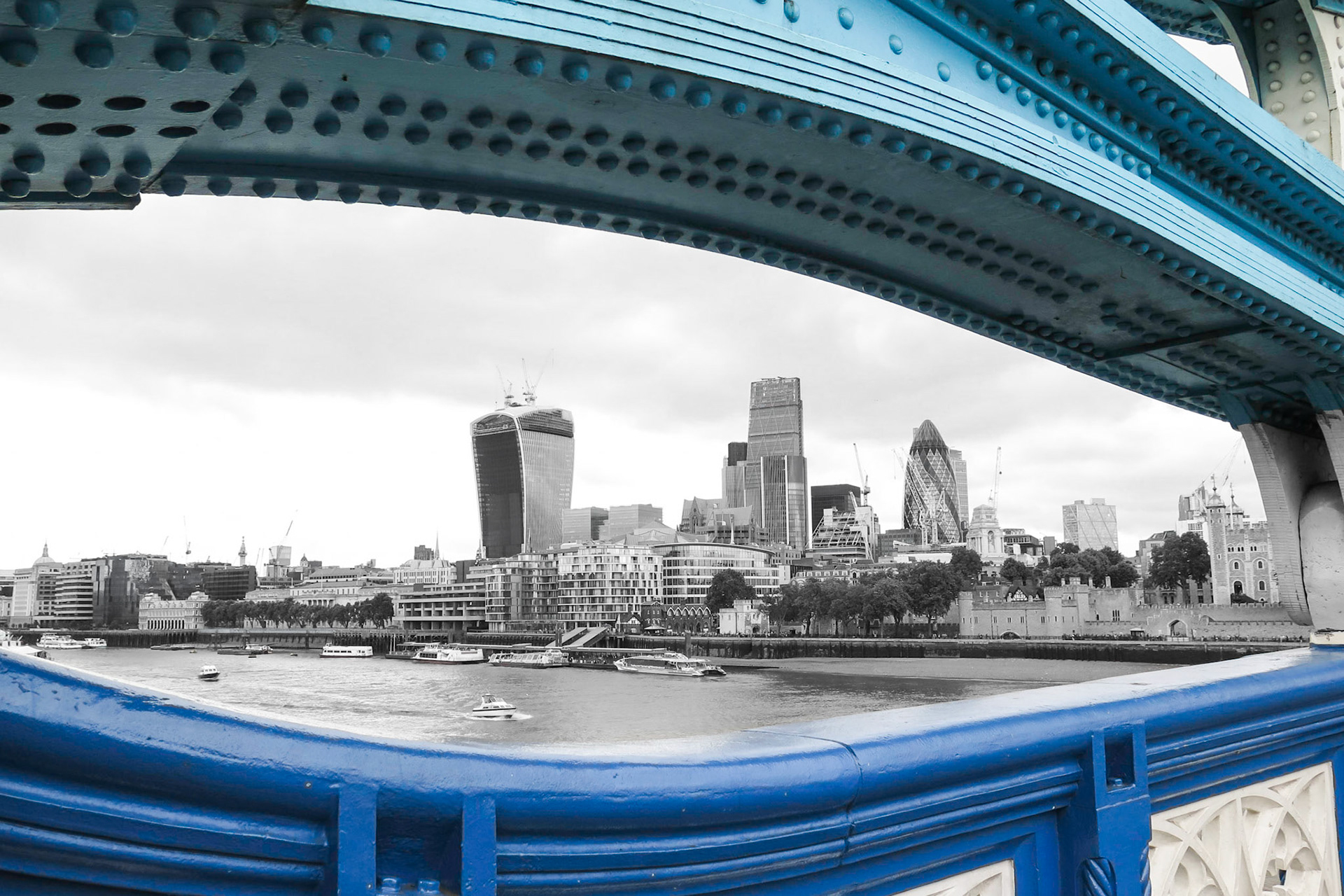 Over / Under | (Tower Bridge)