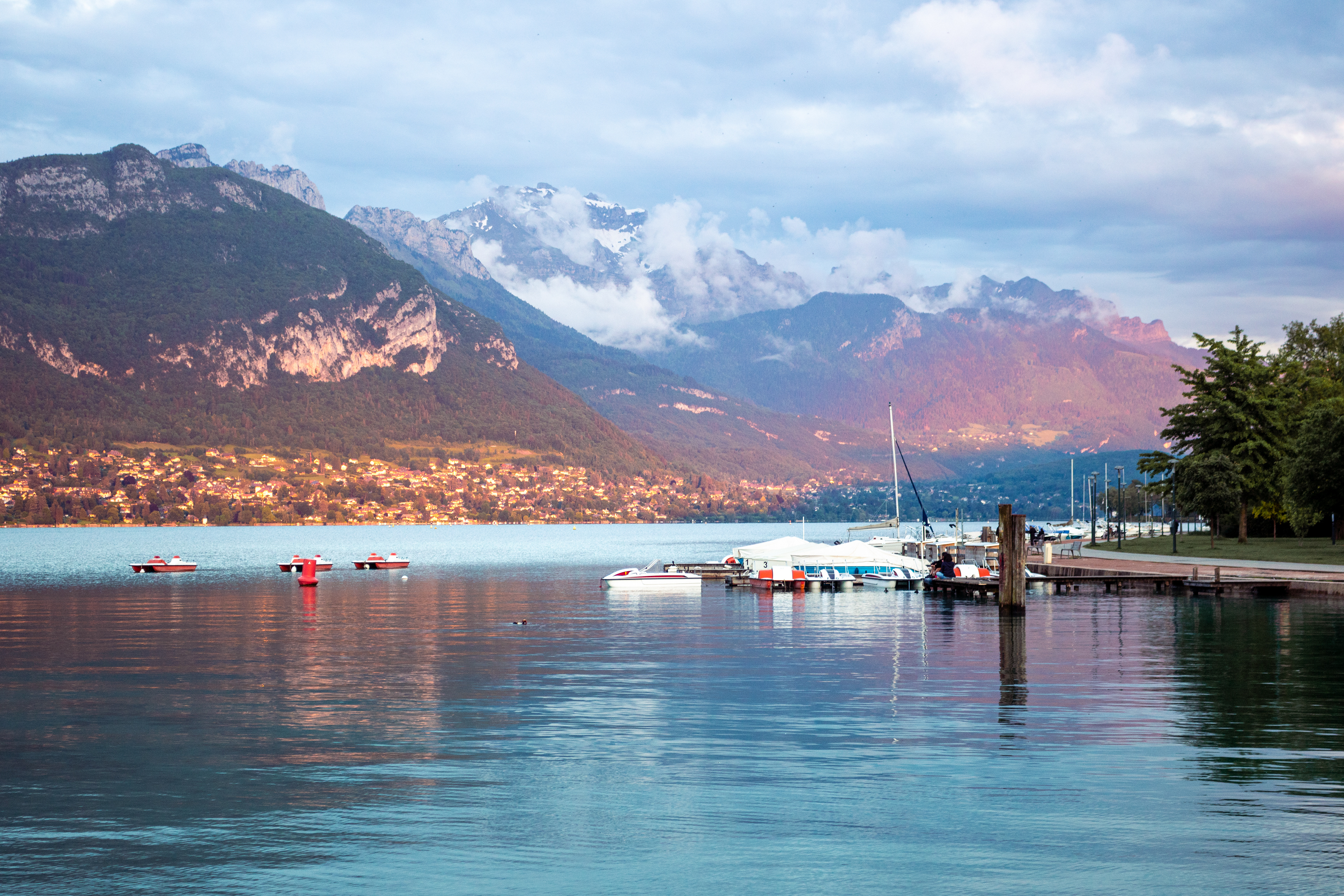 Pink Alps | (Quai de la Tournette)