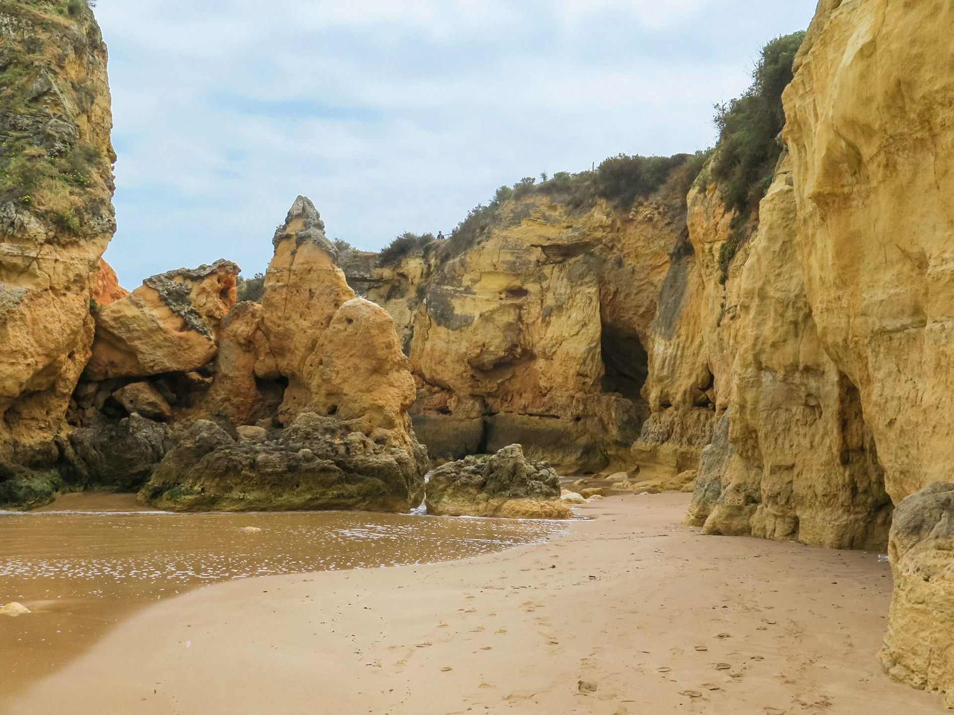 Golden Sands | (Praia da Batata)