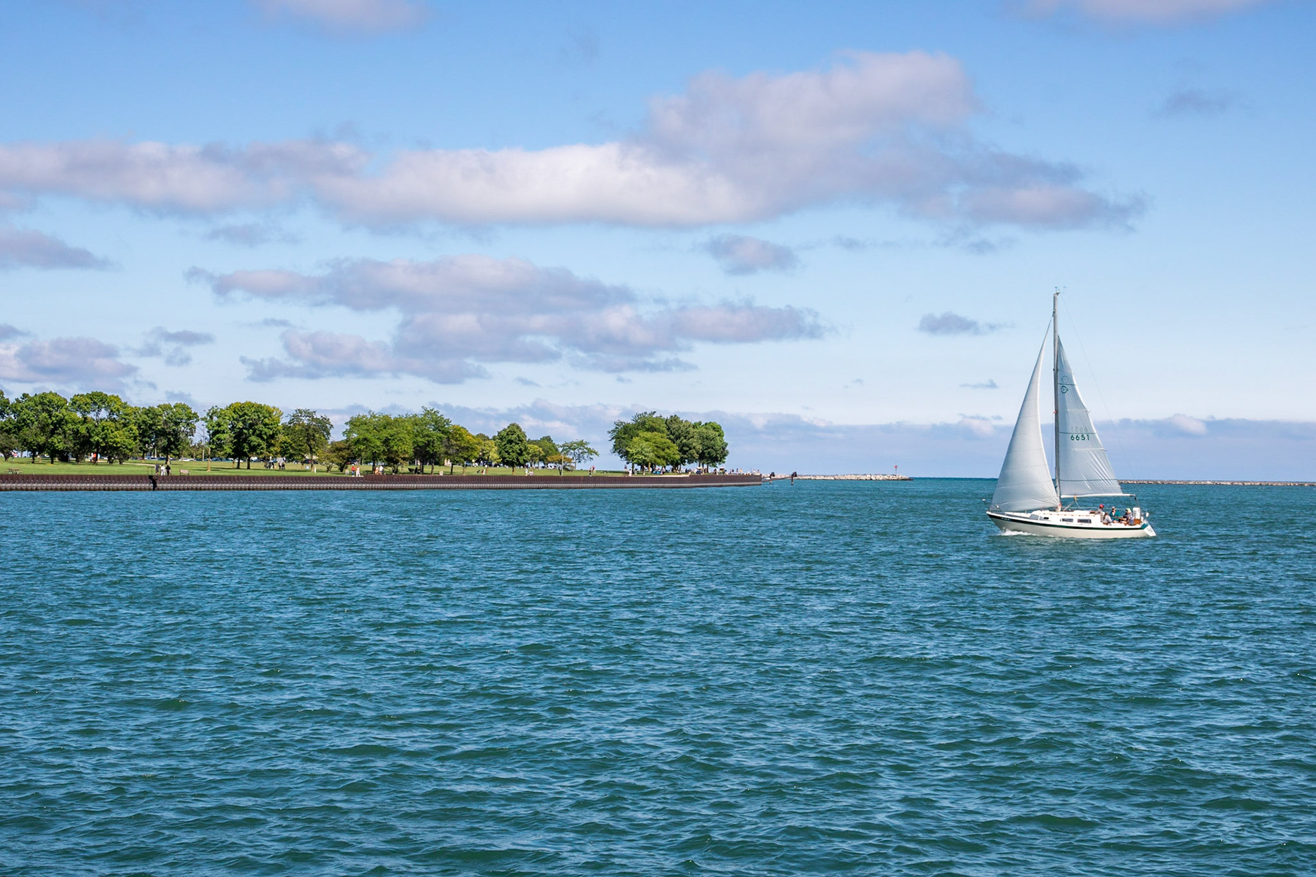 Cityside Sail | (Milwaukee Bay, Lake Michigan)