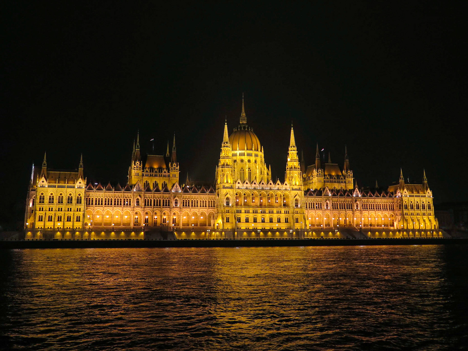 Cruise Views | (Budapest Parliament)