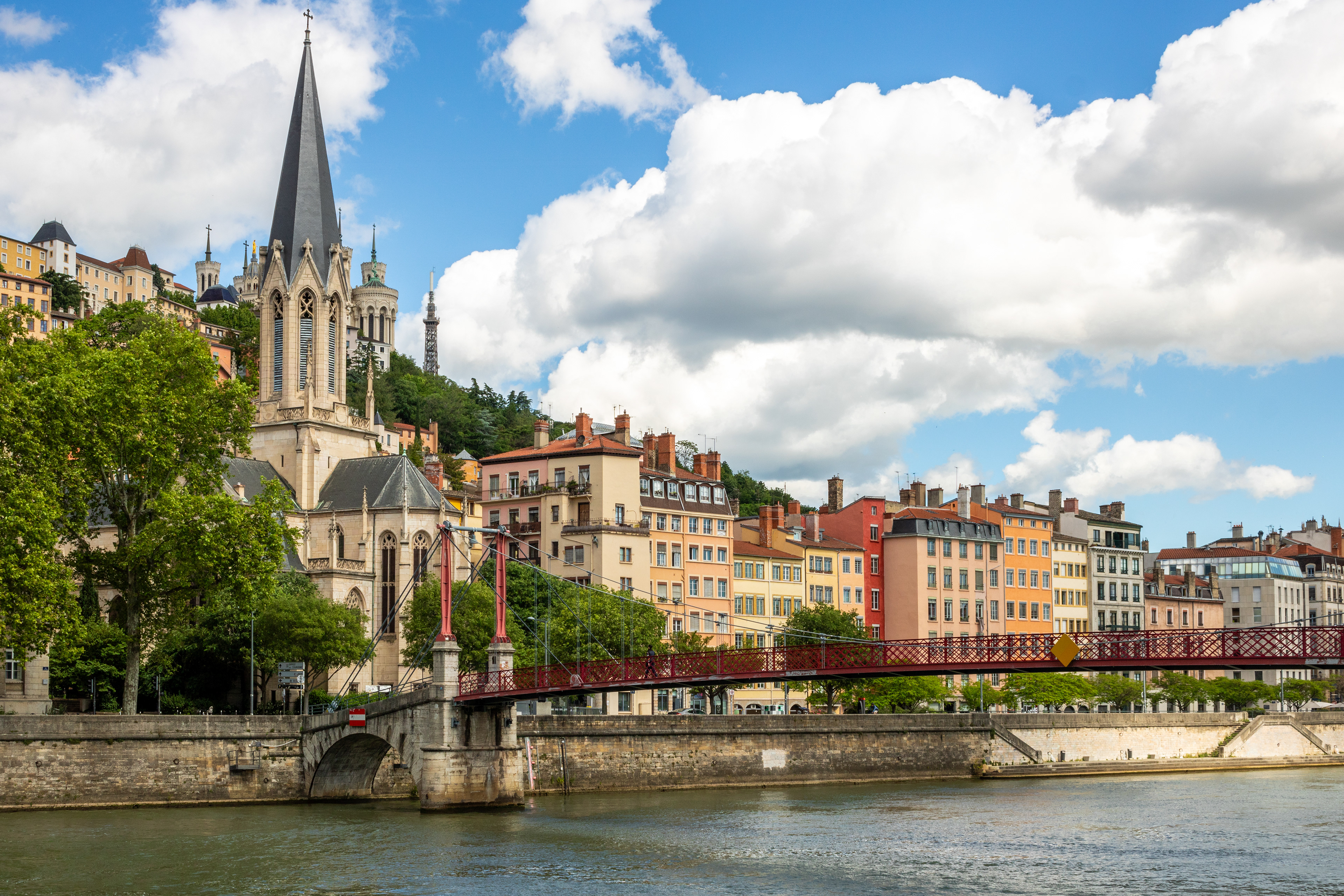 L'Église | (Passerelle St Georges)