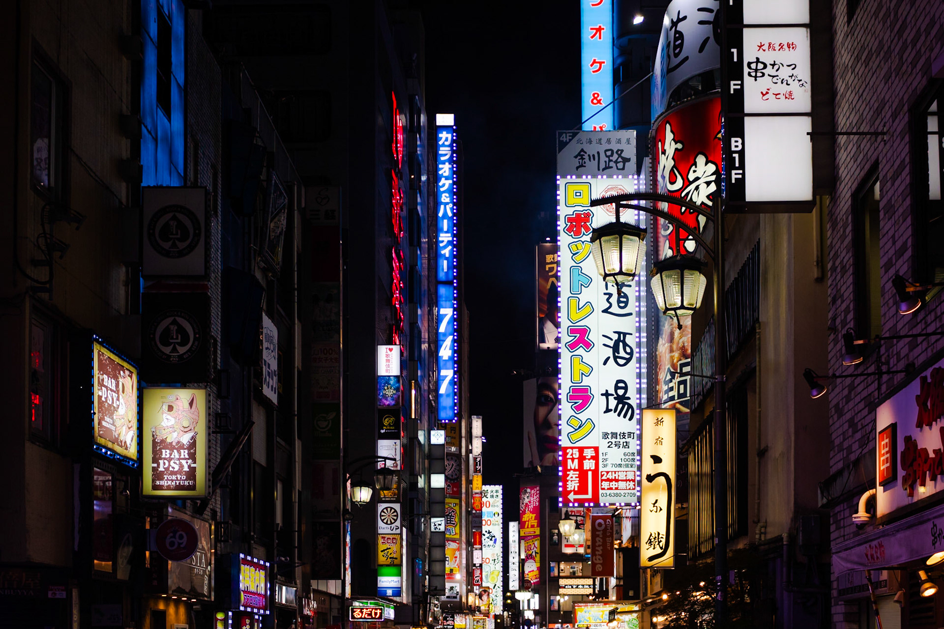 Night Life | (Shinjuku)