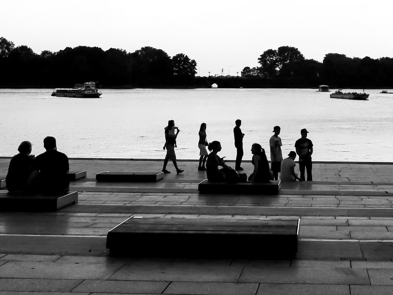 Lakeside Lounge