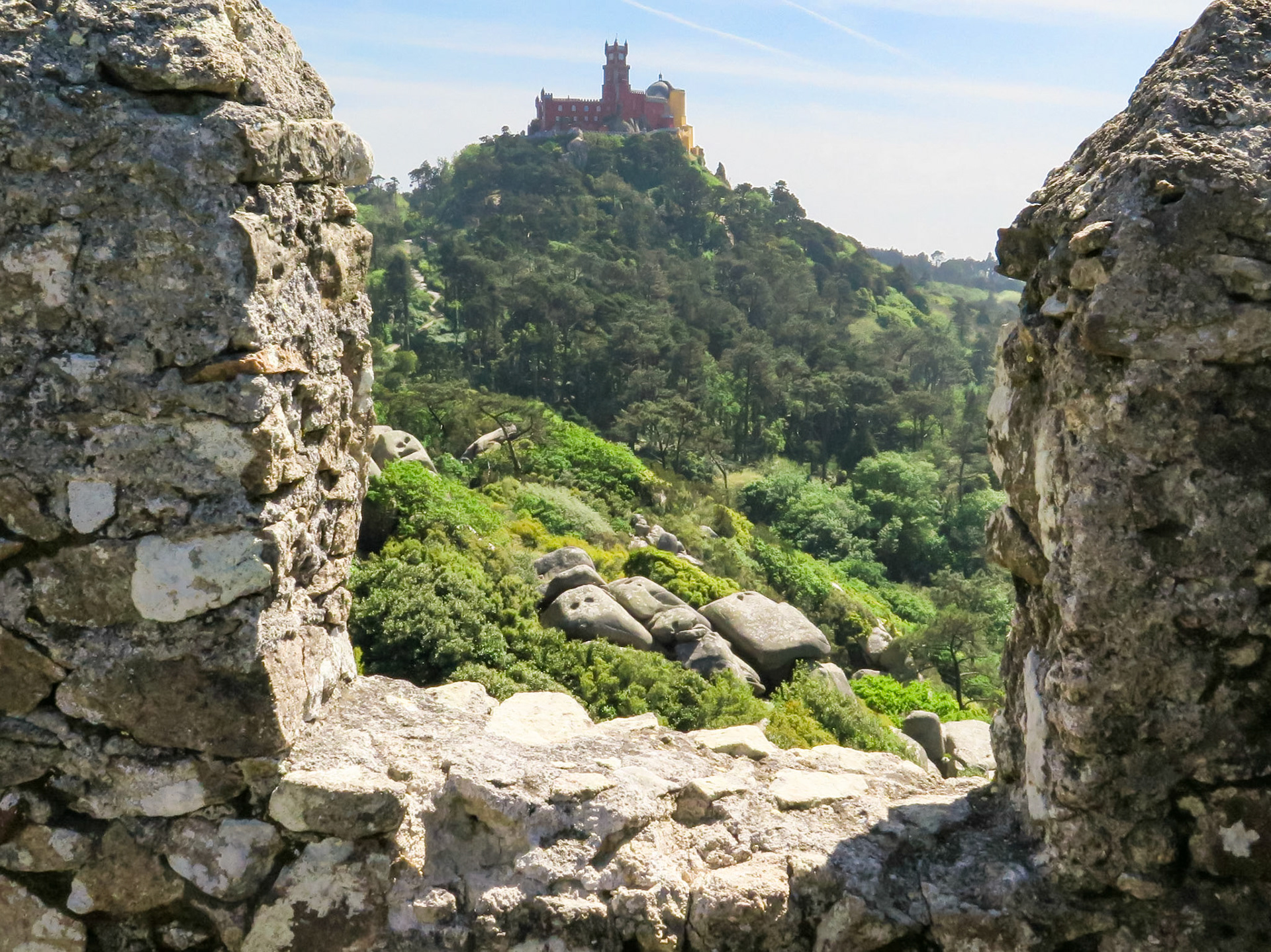 Between Bricks | (Castelo dos Mouros)