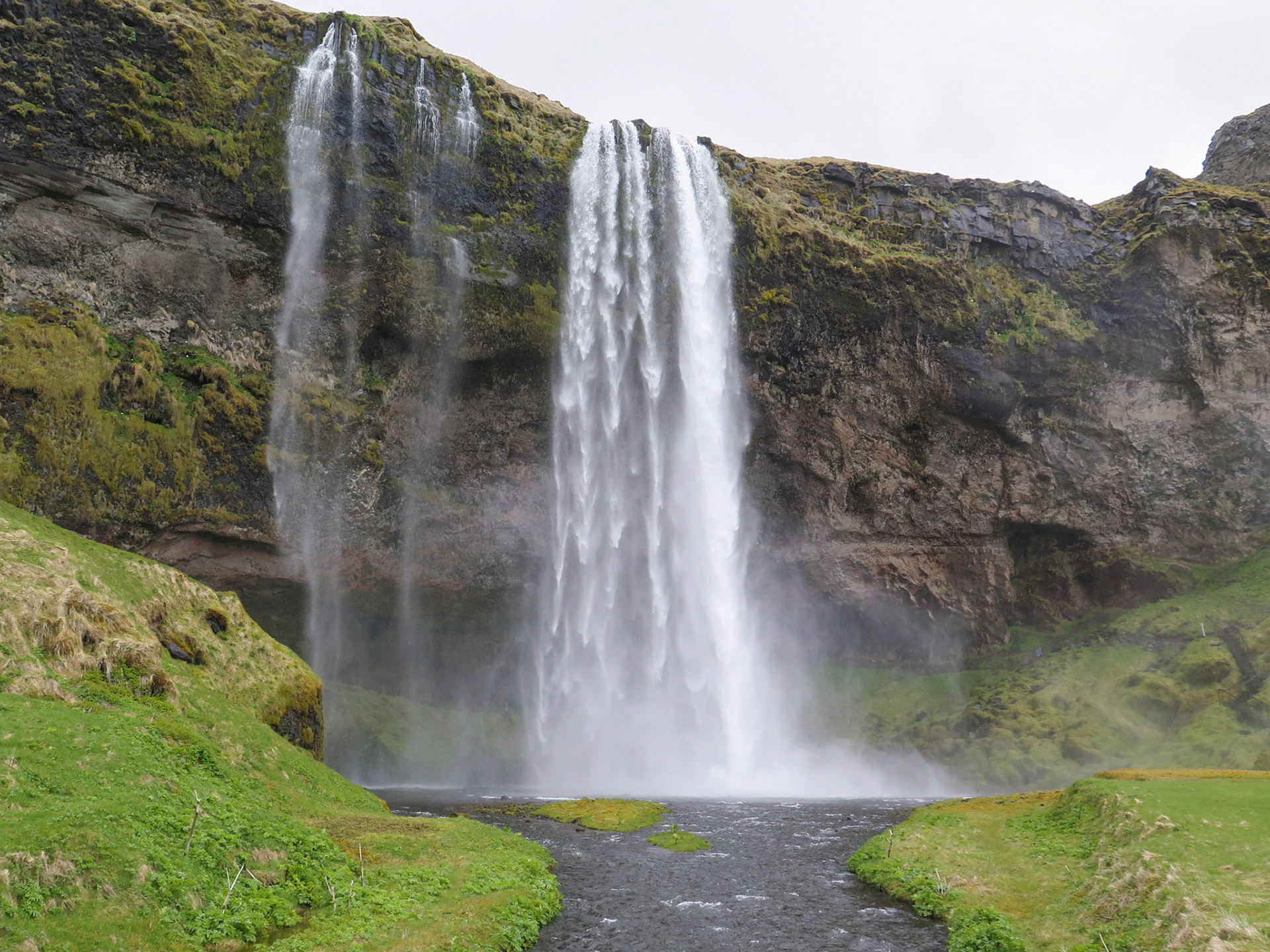Vertical | (Seljalandsfoss)