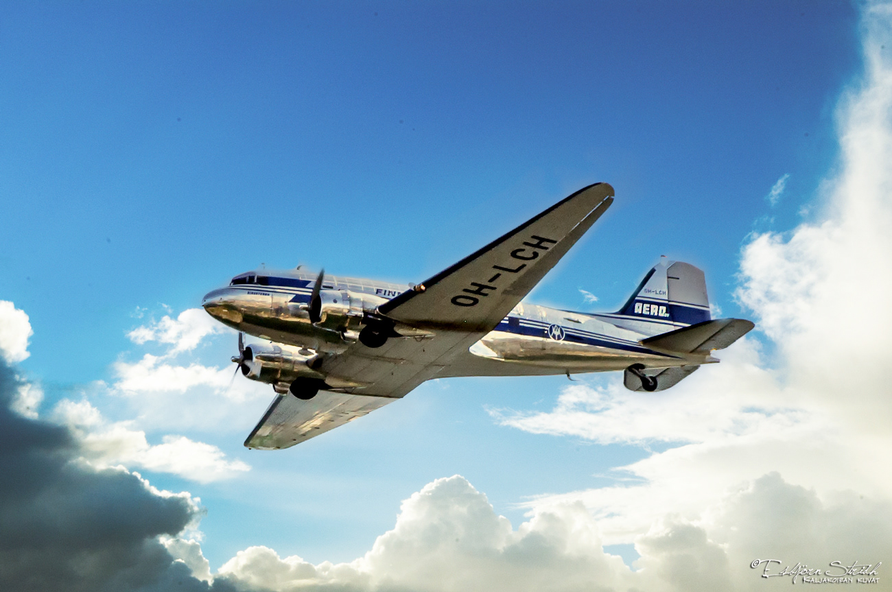 Douglas DC-3 OH-LCH "Vanha Rouva" ( "Old Lady" )