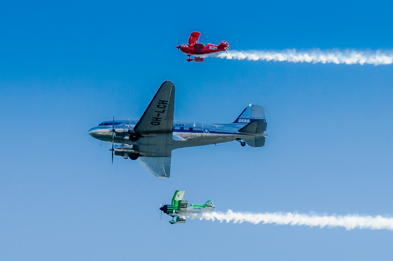 Douglas DC-3 OH-LCH "Vanha Rouva" ( "Old Lady" ) escorted by the "Arctic Eagles"
