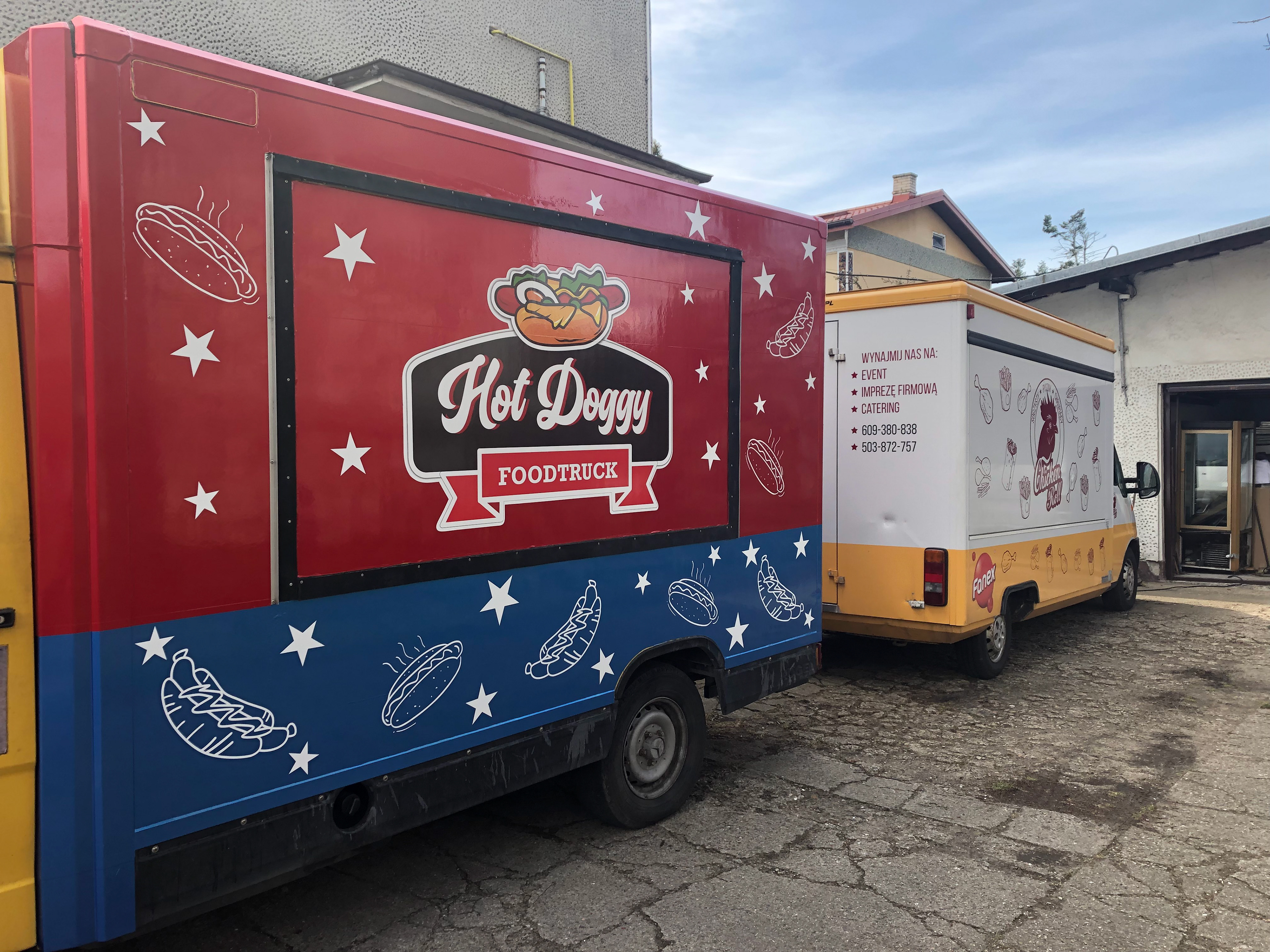 Wrapping a food truck with burgers