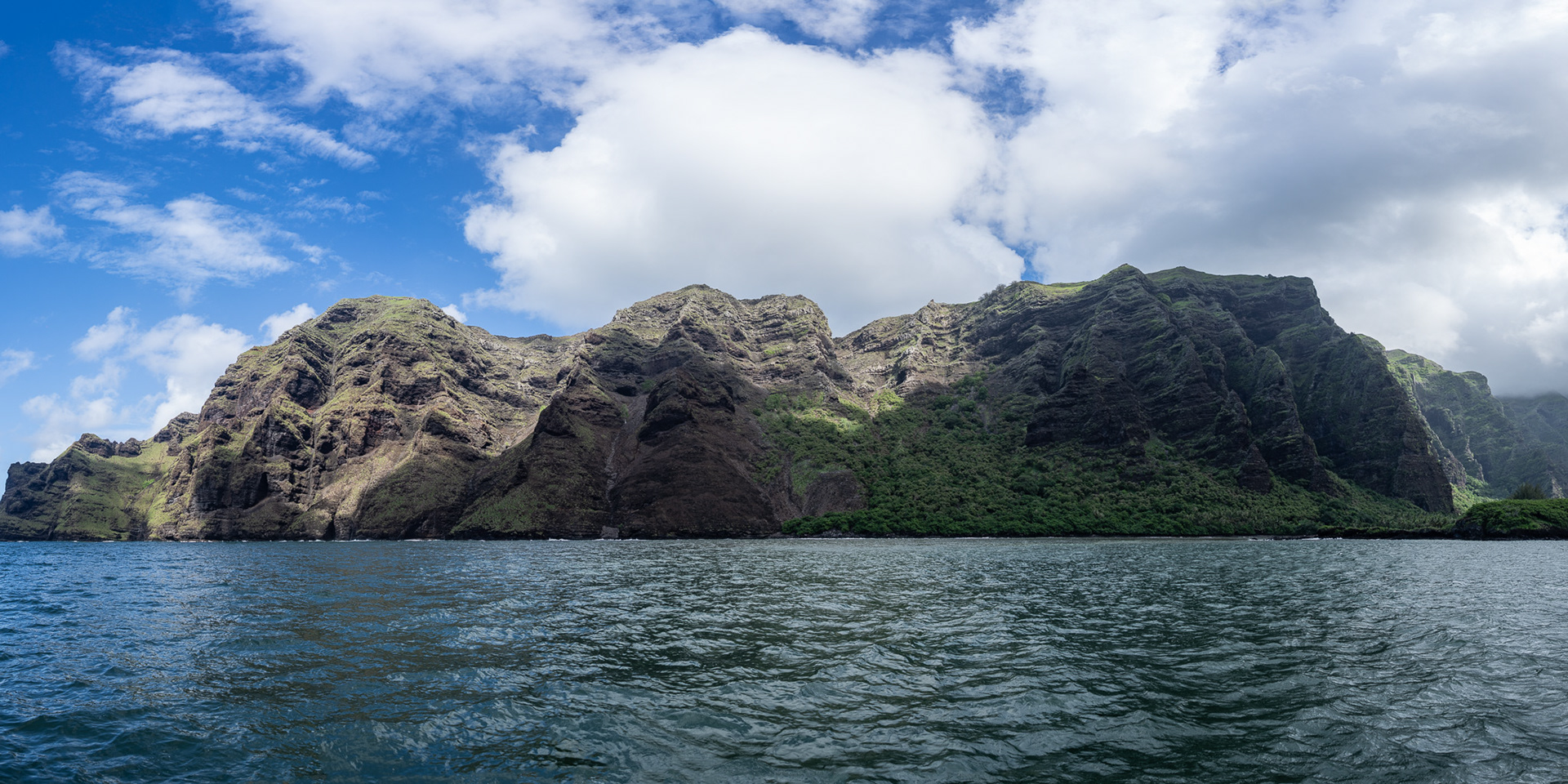 The cliff wall of Hakatea, with several clear-cut and unique zones