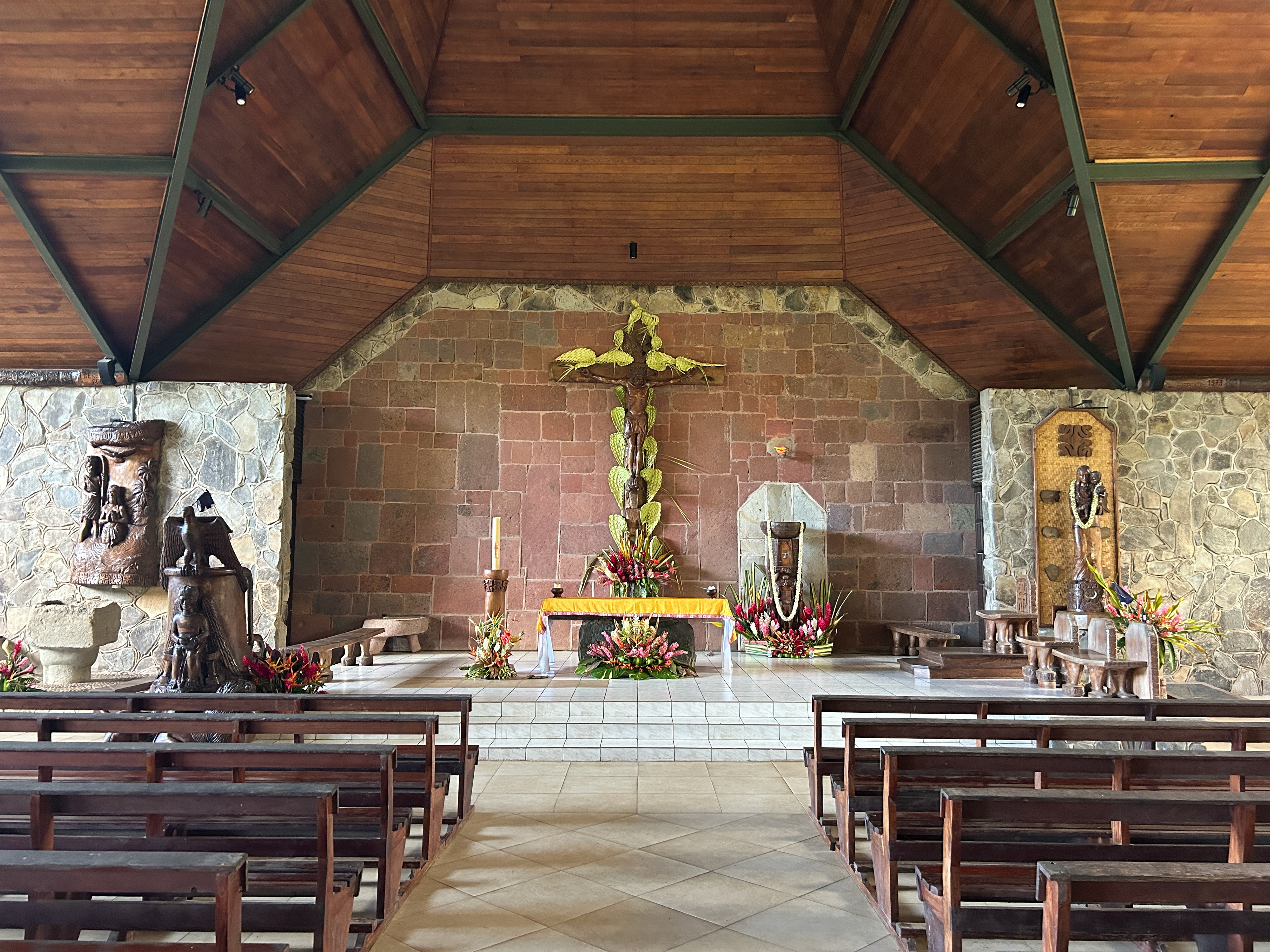 A serene pause to our past-lunch promenade