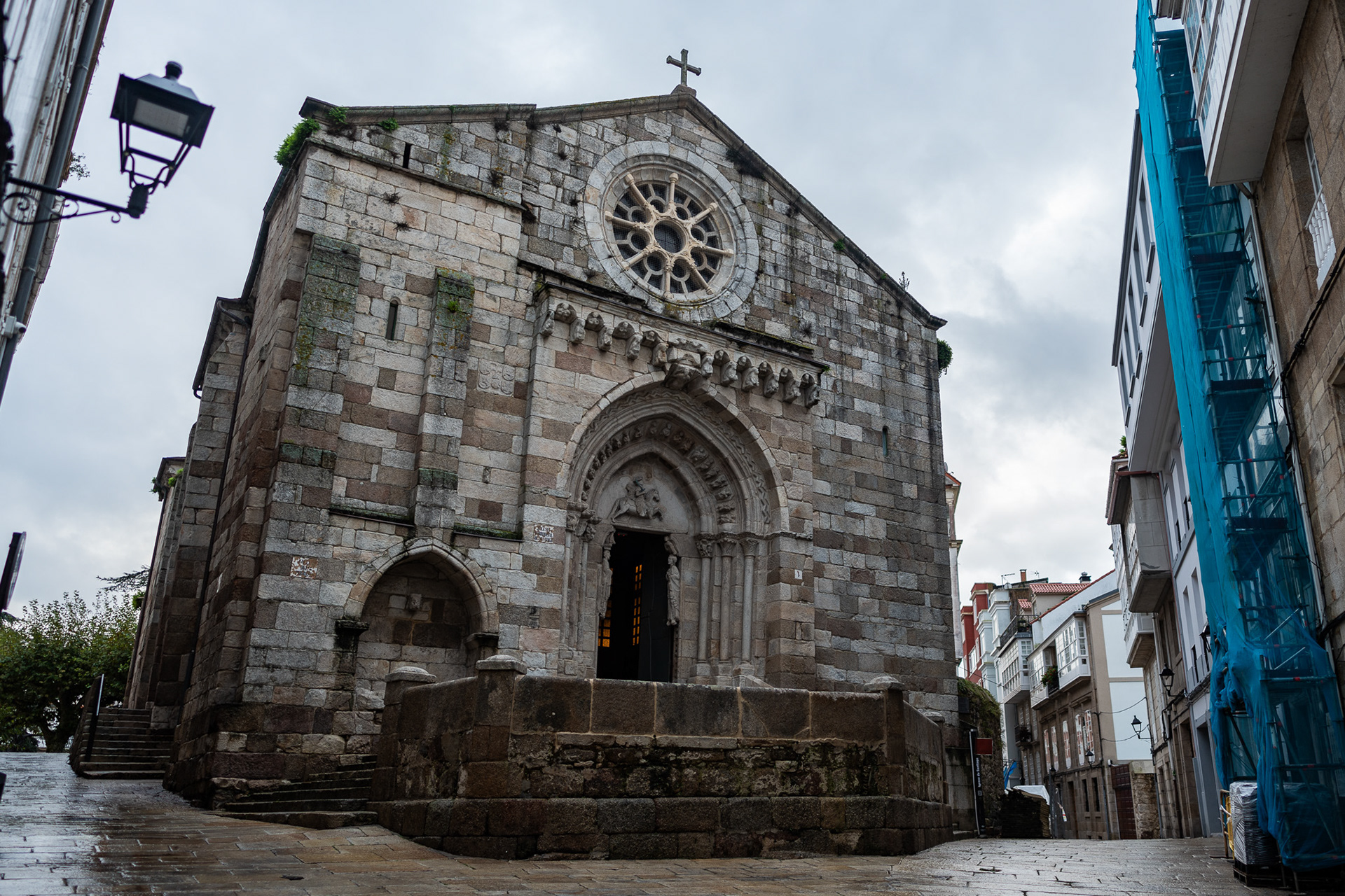 A Coruña's Ciudad Vieja really held to its name, with centuries-old buildings and churches