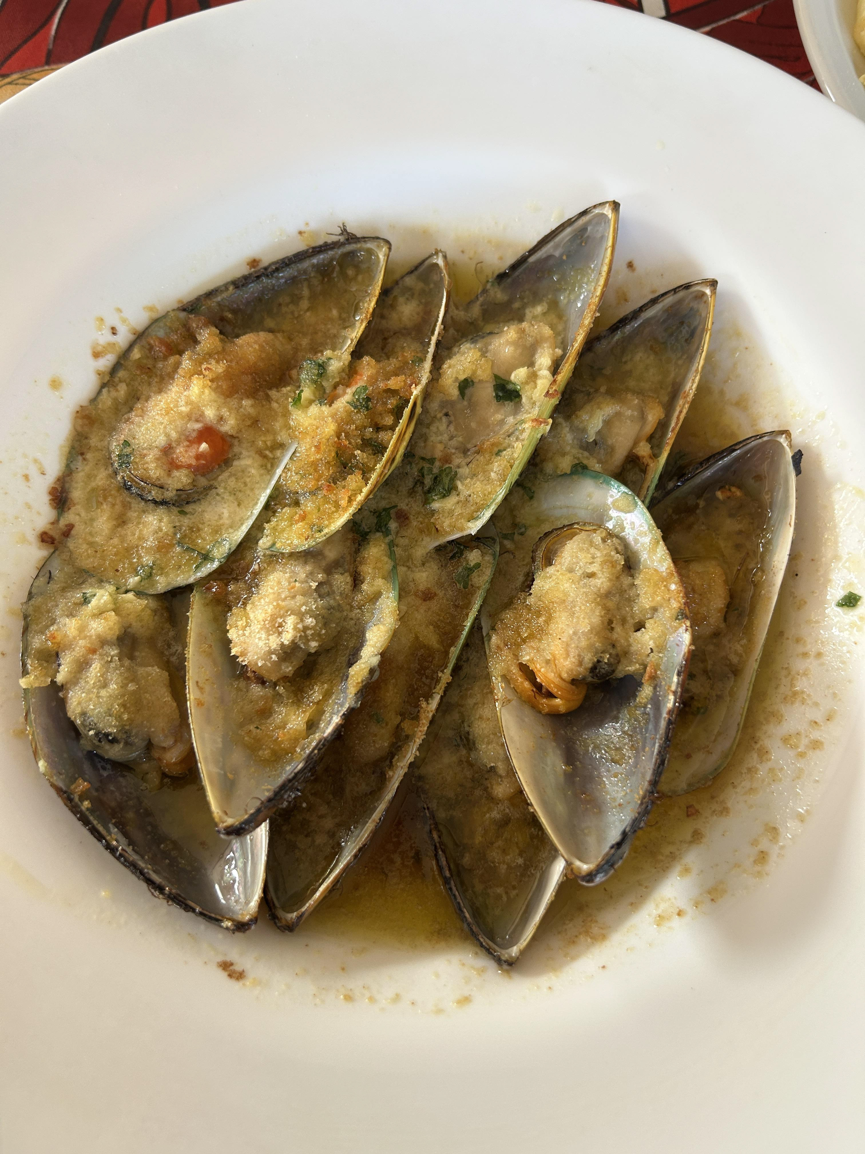 Stuffed green mussels
