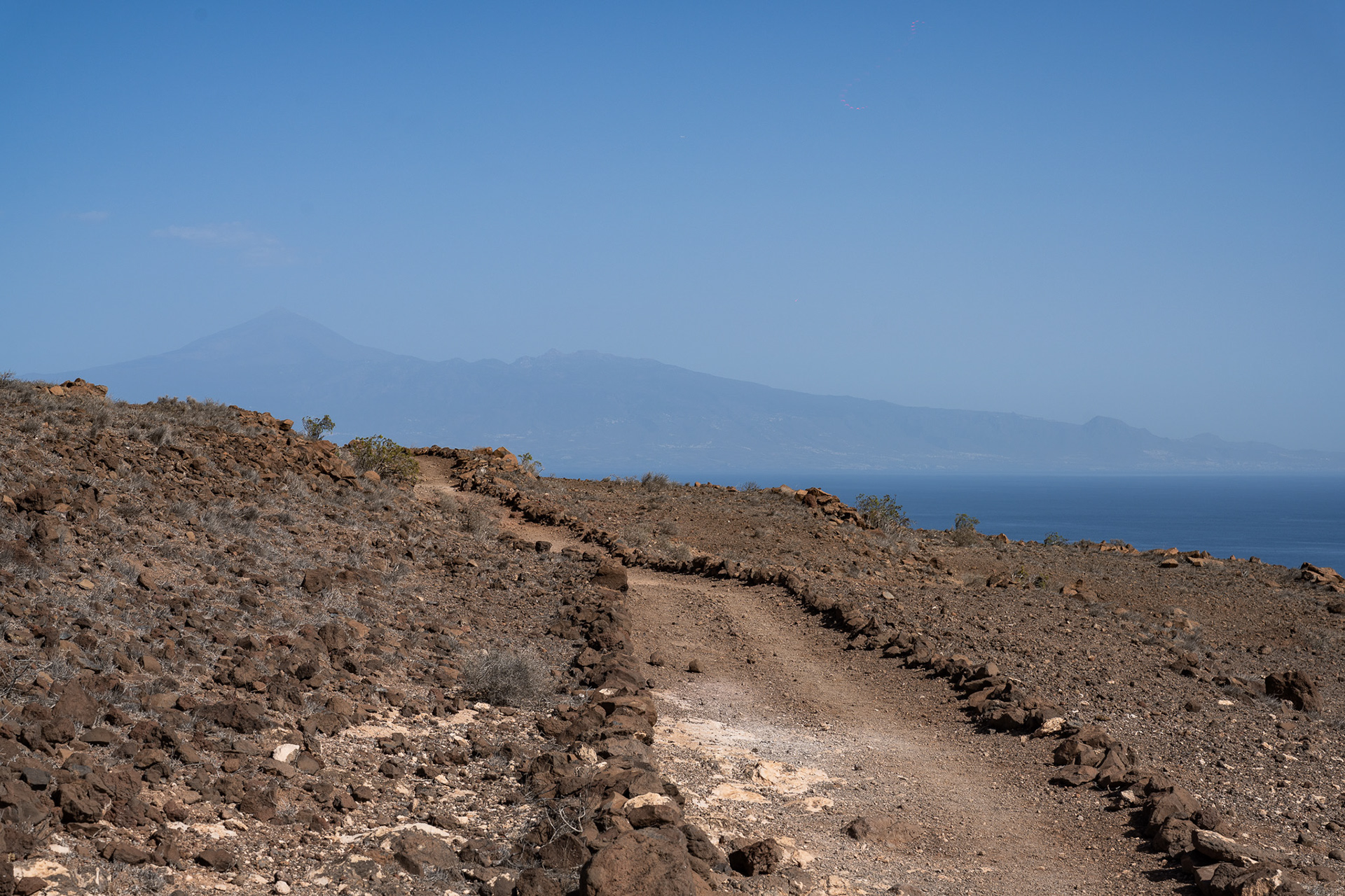 The path continues northward to San Sebastian de La Gomera, with Tenerife in the background and the mighty Mount Teide