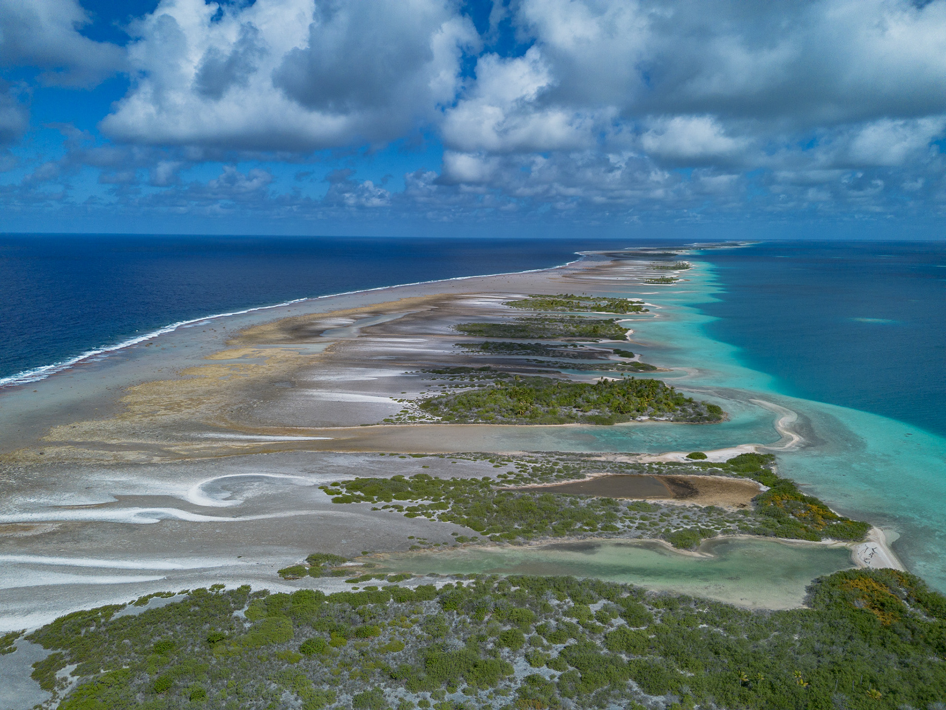 Following the ring of the atoll