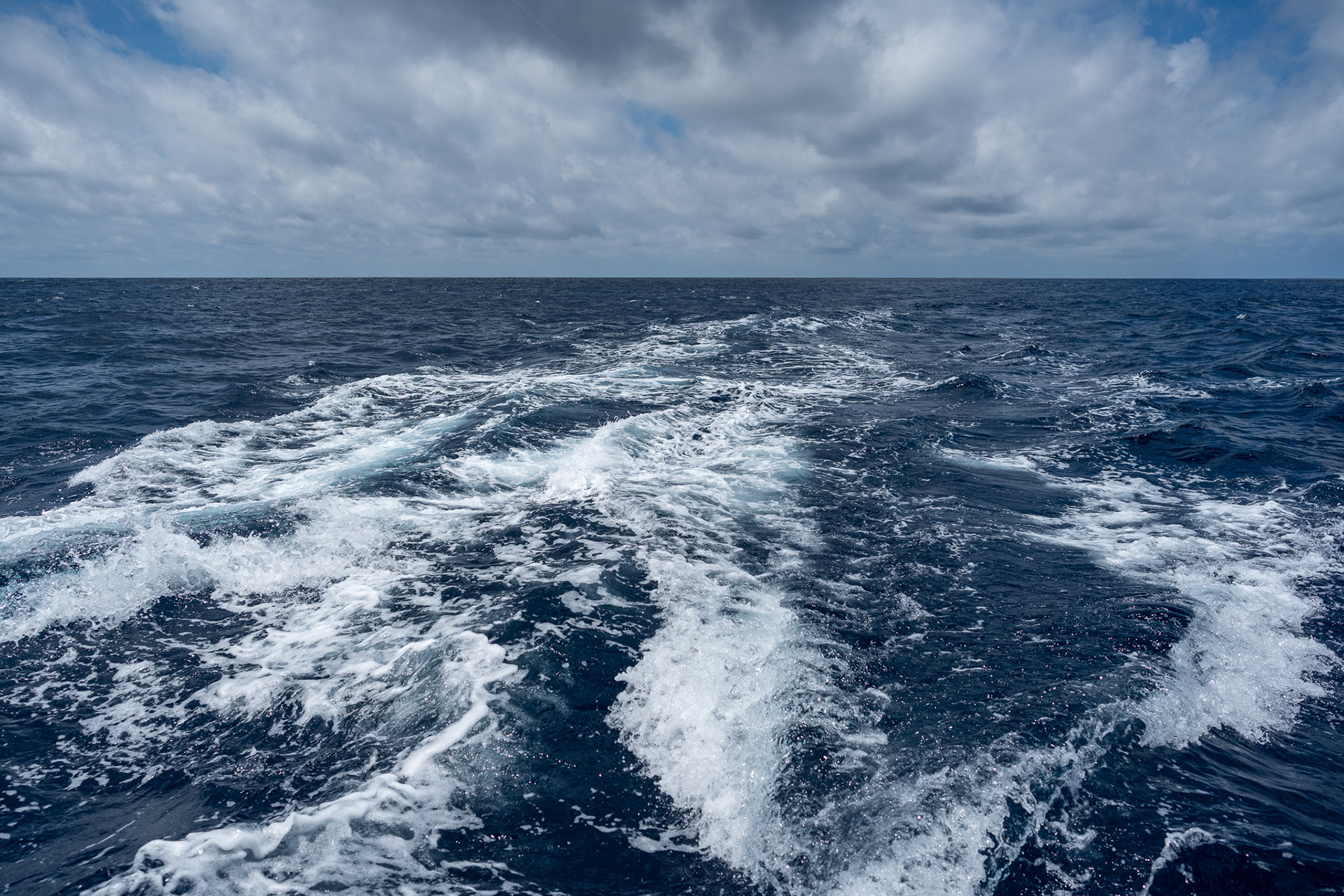 Throwing a wake as we chow down the miles towards French Polynesia