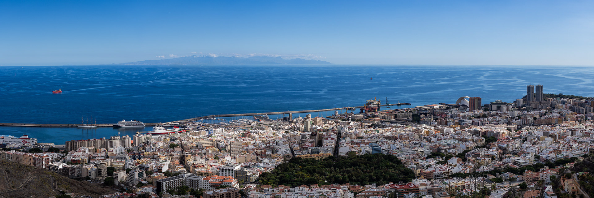 The stunning landscape of Santa Cruz de Tenerife, with the cruse ship port on the lower left and Gran Canaria off in the distance