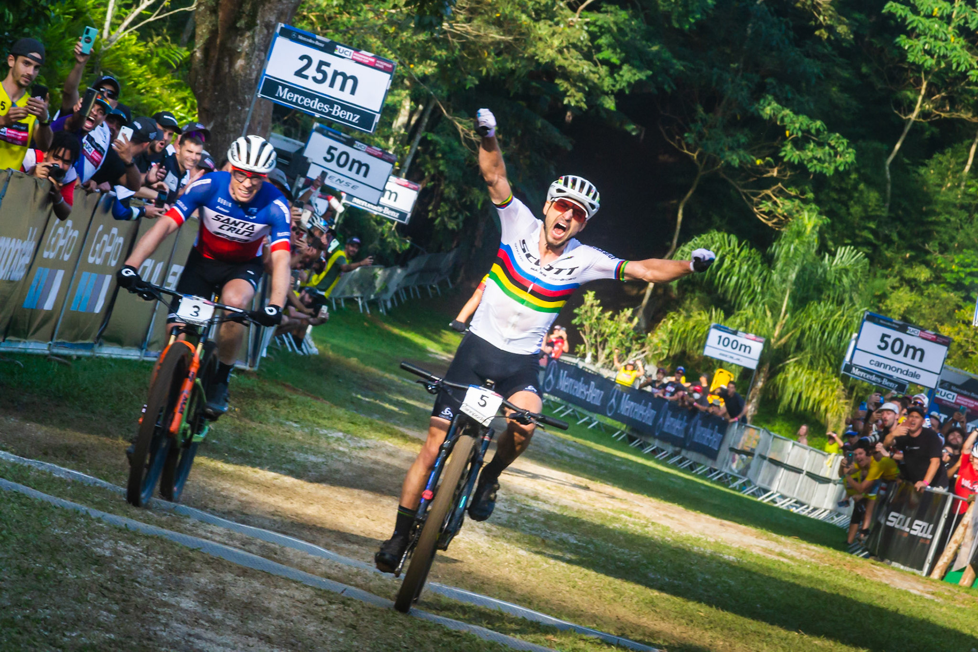 Nino Schurter (SCOTT-SRAM) wins in Petrópolis and conquers his 33rd victory in editions of the MTB World Cup. With the result, the Swiss is equal to Julien Absalon in number of victories in the competition - Petrópolis, Brazil - April 10, 2022.