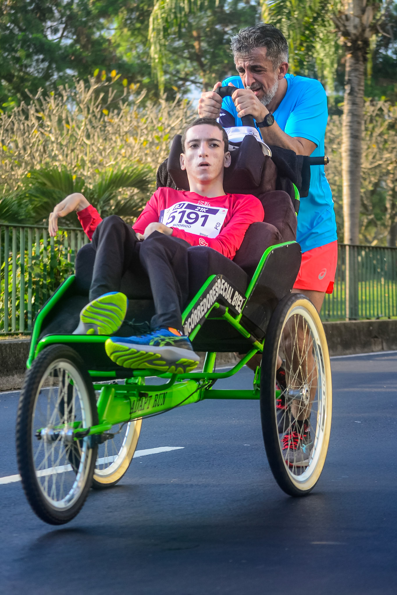 Gabriel e seu pai, Rodrigo, parcitipam da Asics Golden Run RJ - Rio de Janeiro, 10 de julho de 2022.