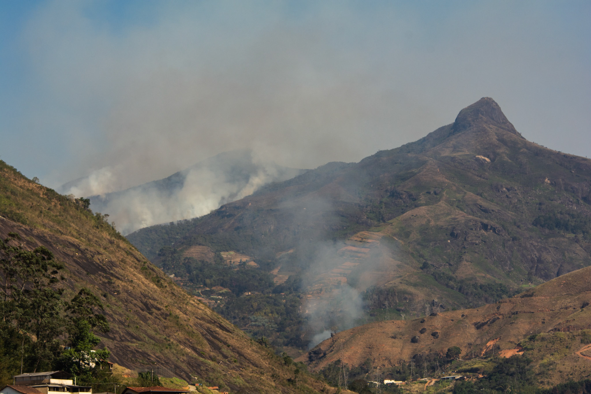 Incêndio na região do Caxambu - Petrópolis (RJ), 11 de setembro de 2024