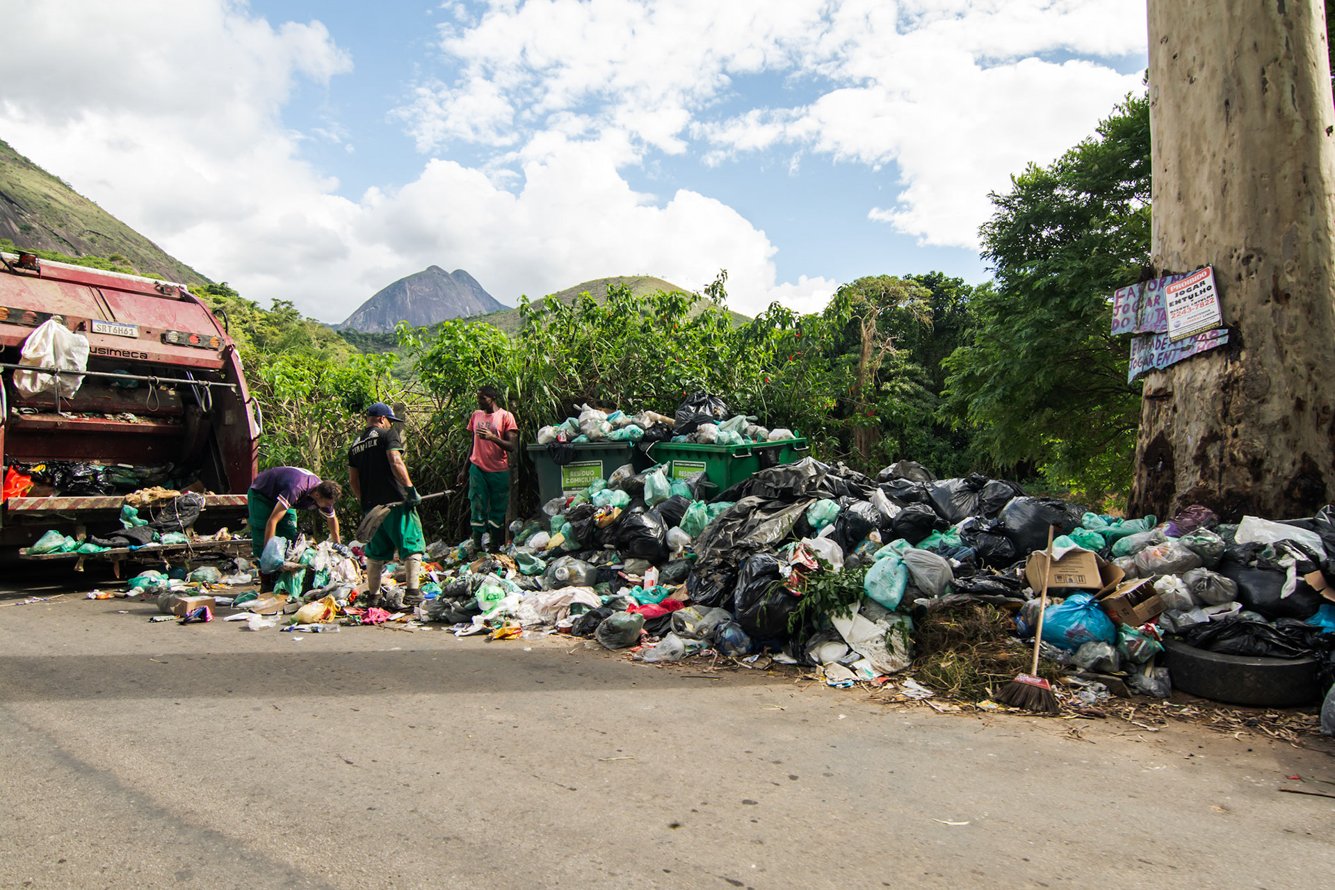Crise na coleta de lixo - Petrópolis (RJ), 12 de dezembro de 2024