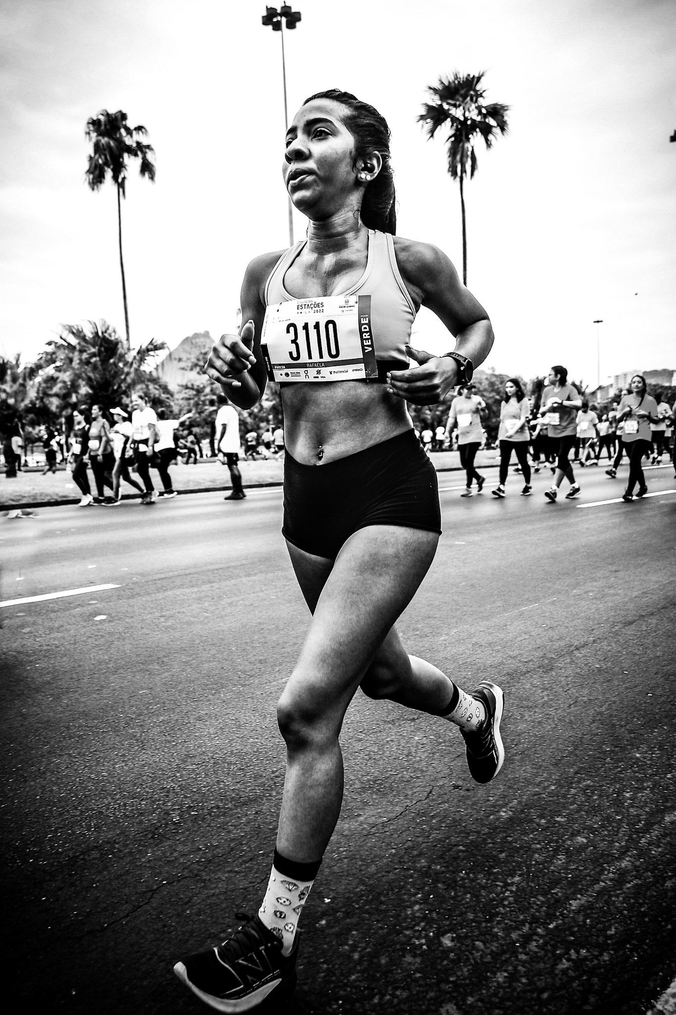 Woman running on Infante Dom Henrique Avenue, in Aterro do Flamengo, during the "Circuito das Estações - Etapa Primavera" competition. Traditionally this is one of the avenues in Rio de Janeiro that is closed on Sundays for sporting events - Rio de Janeiro, Brazil - September 25, 2022.