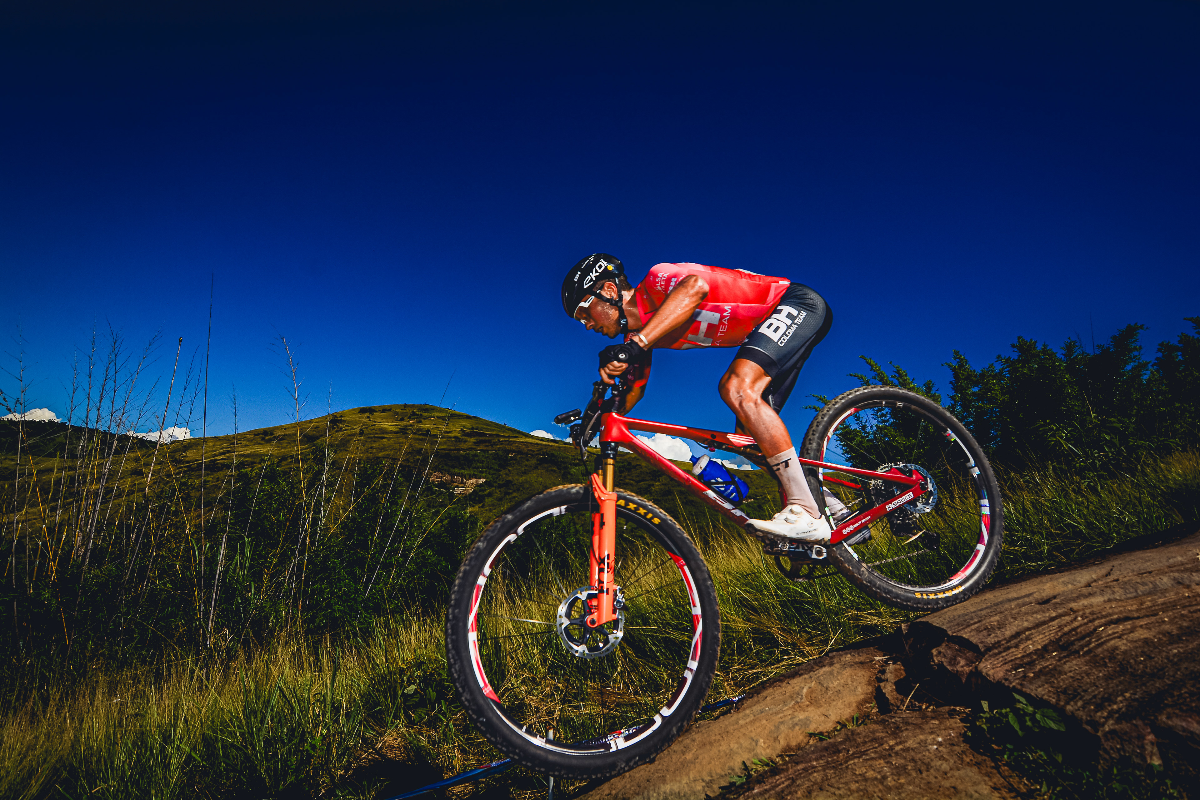 Ulan Galinski durante o América Series MTB 2026
