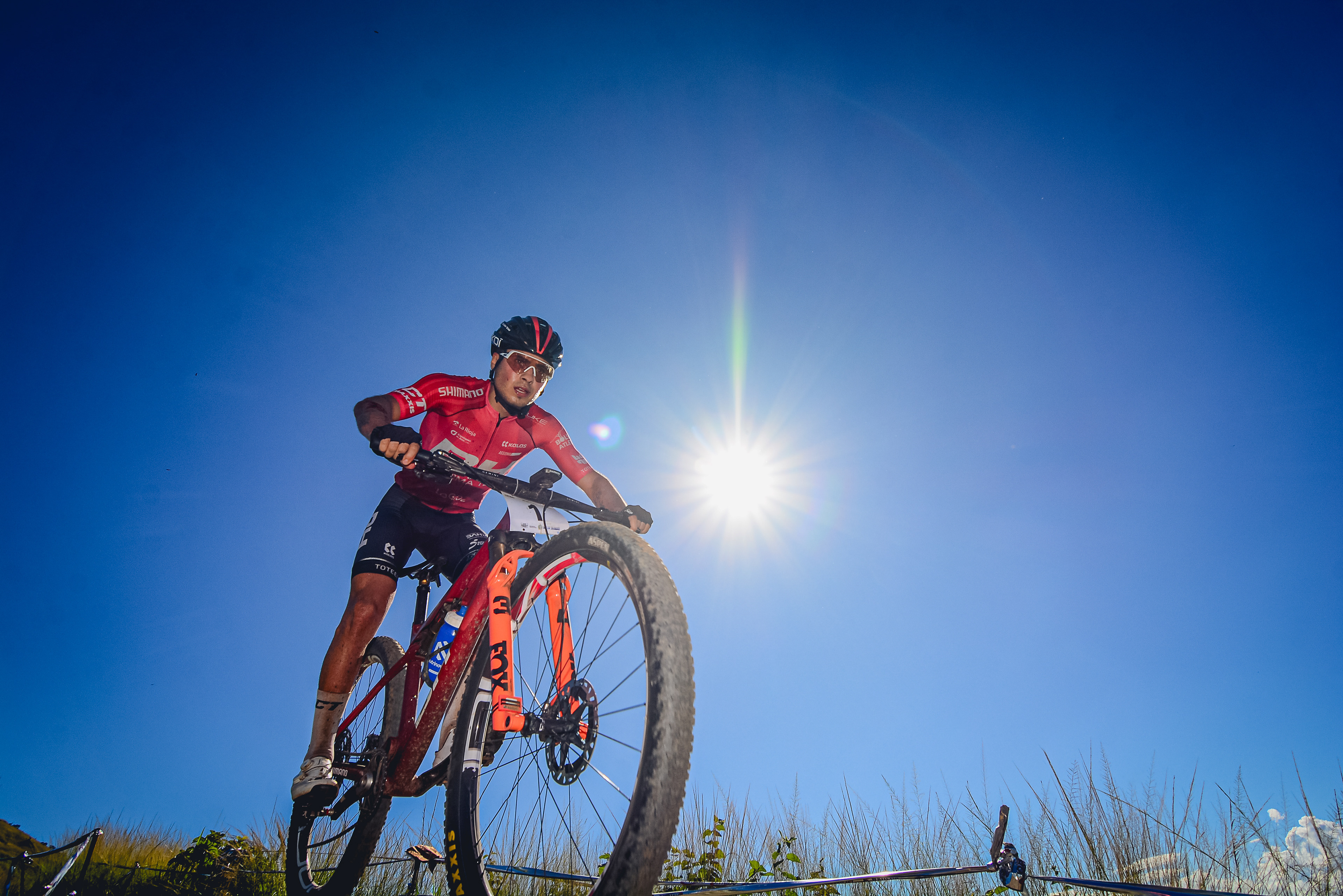 Ulan Galinski durante o América Series MTB 2026