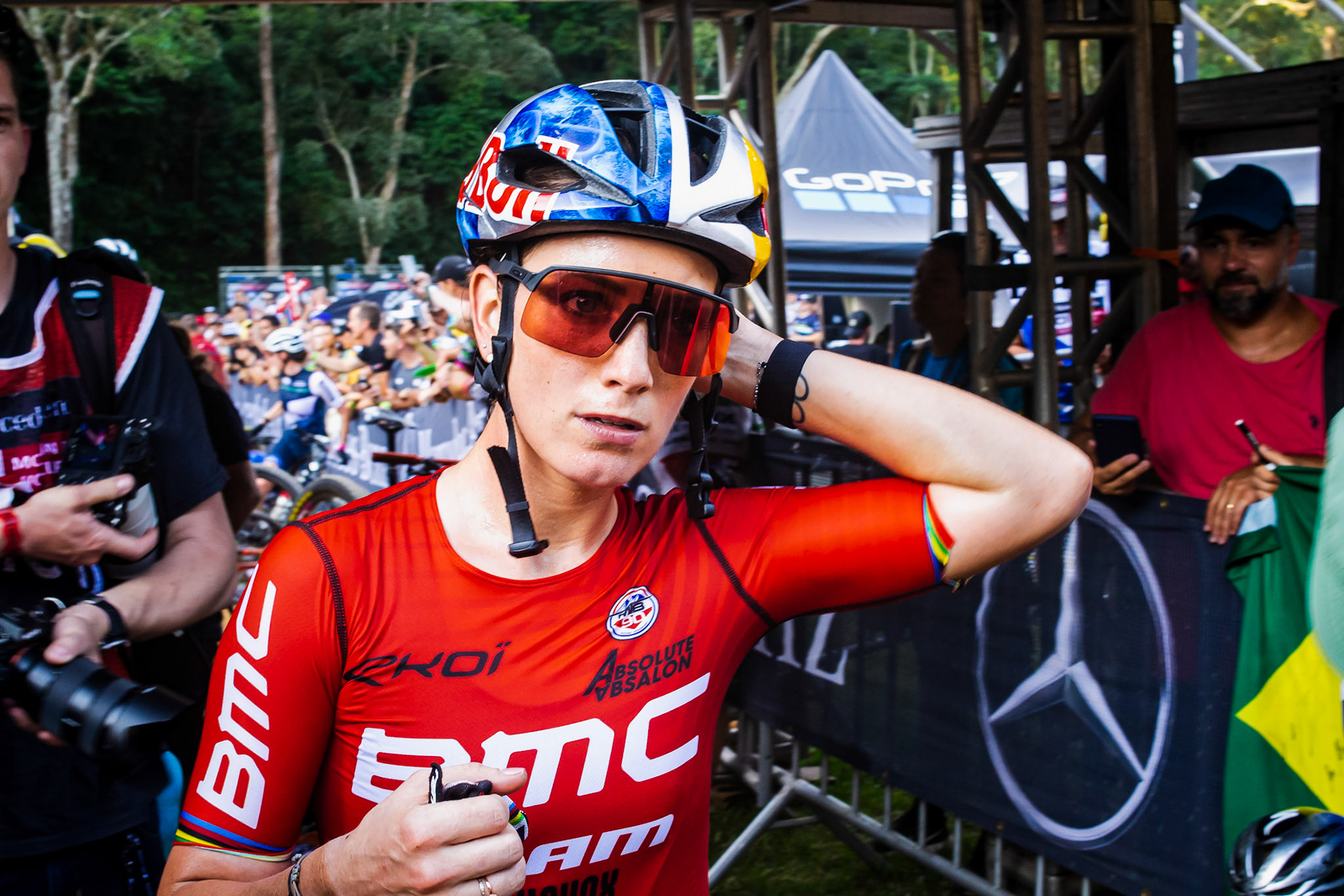 Pauline Ferrand-Prévot (Absolute Absalon) removes her glasses and helmet - Petrópolis, Brazil - April 8, 2022.