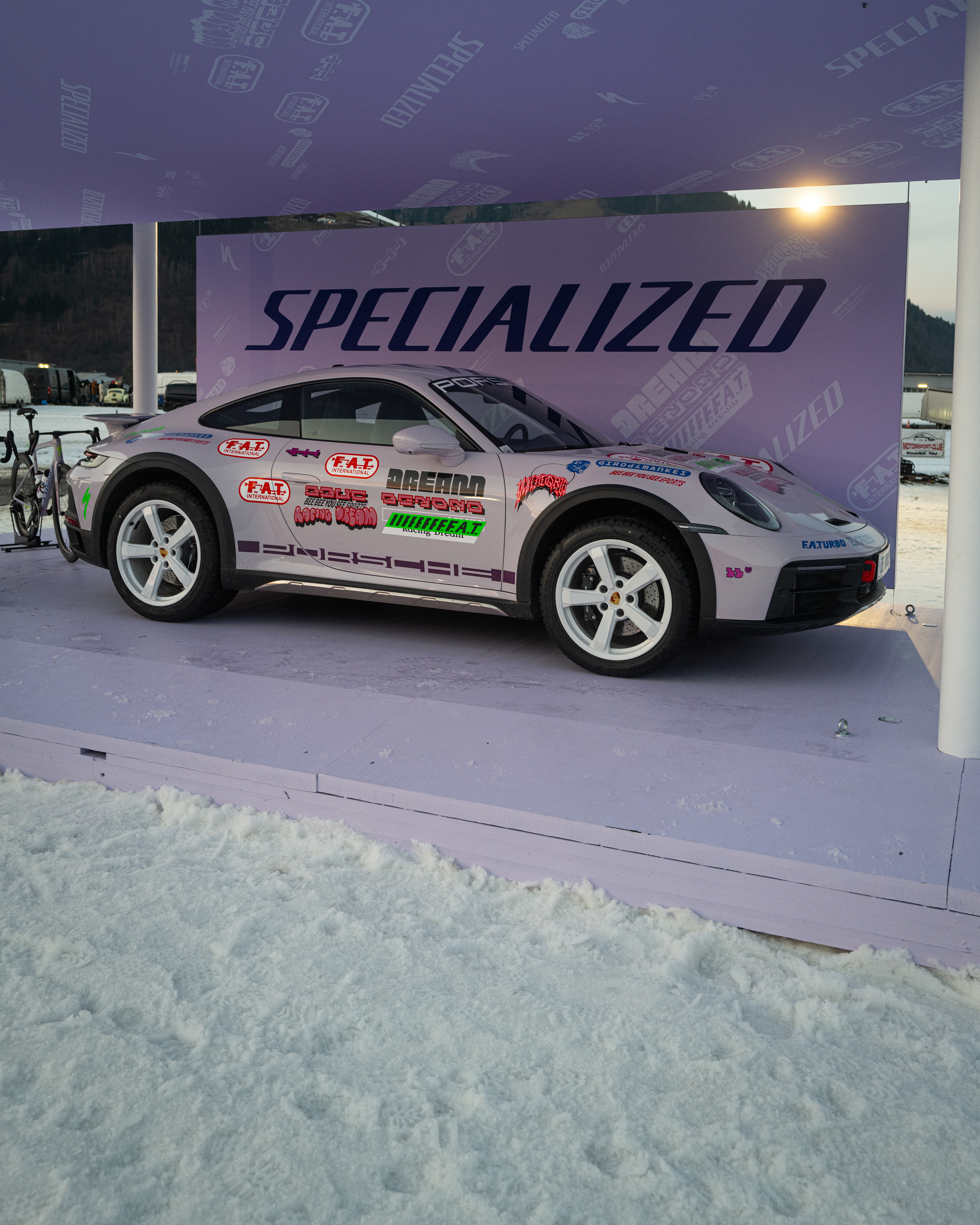 Porsche 992 Dakar x Specialized