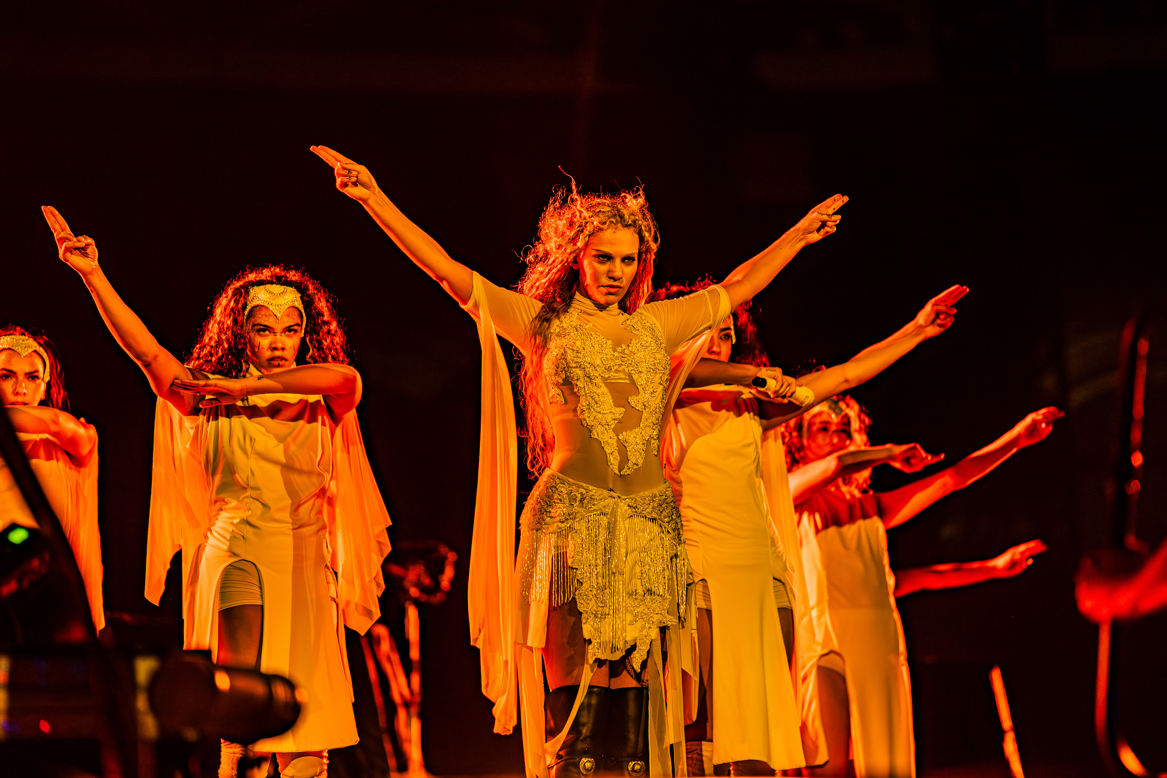 Elyanna opening for Coldplay