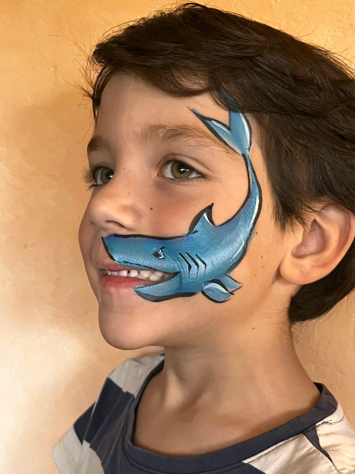 Le requin, toujours très discret, évidemment. 