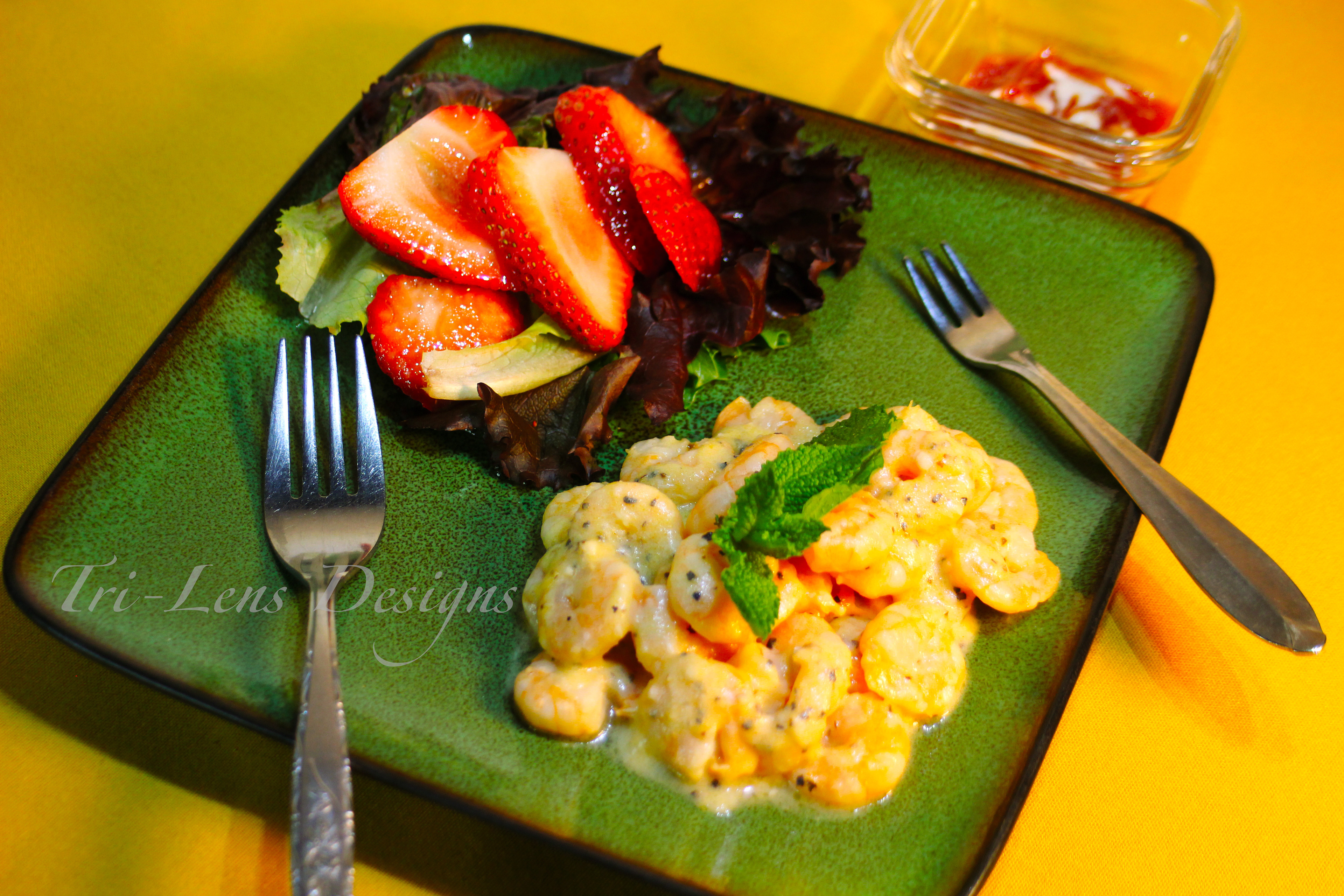 Shrimp and spring salad