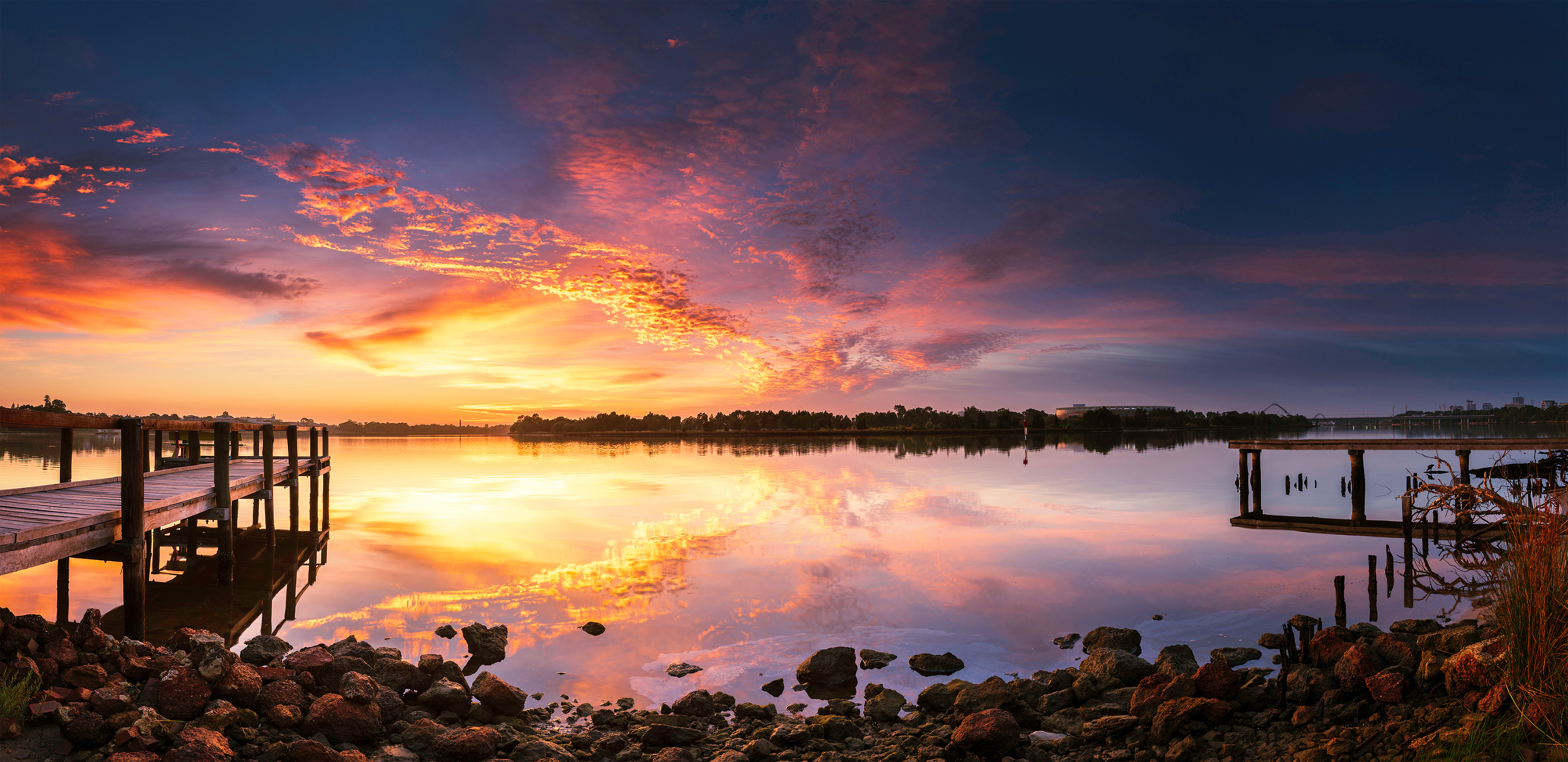 Tony di Scerni Path jetties, Maylands, Swan River, Perth