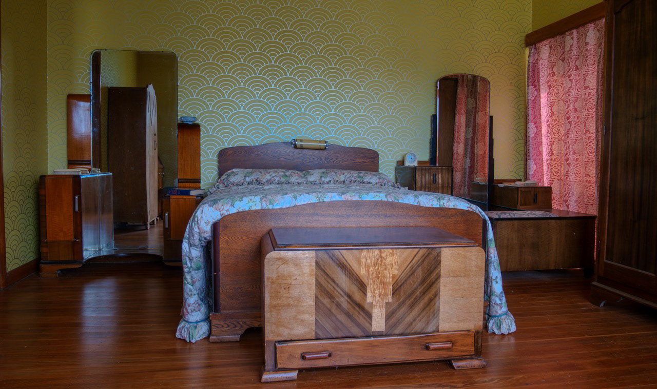 1930s Art Deco (bedroom)