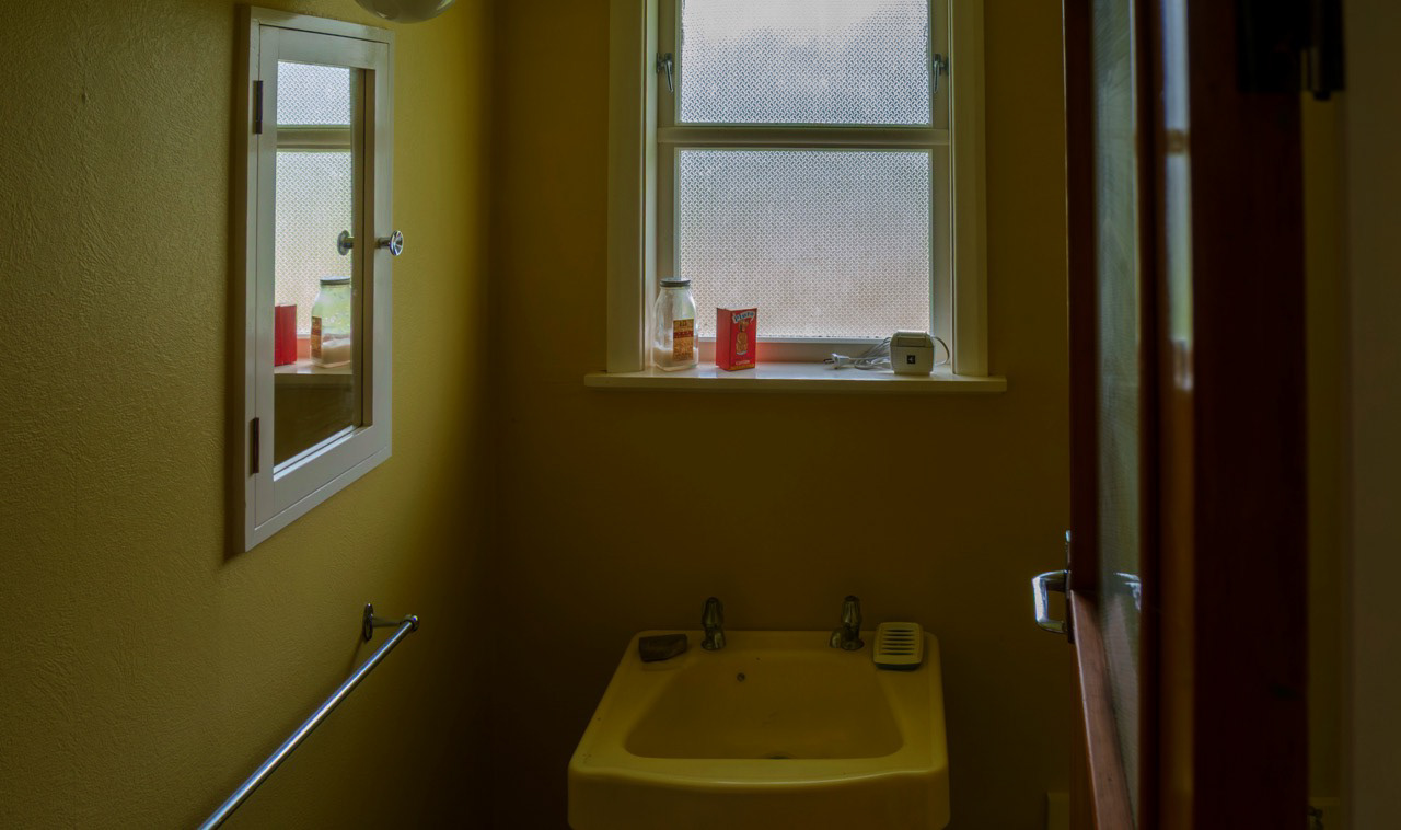 1960s Weatherboard (bathroom)