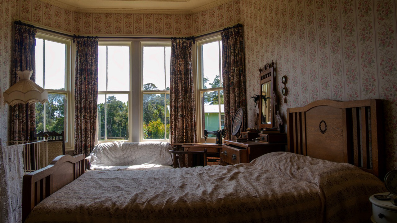 1910s New Zealand Villa (bedroom 2)