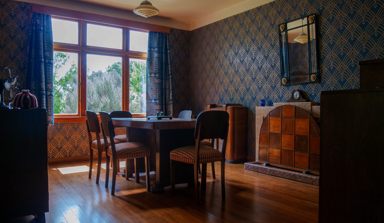 1930s Art Deco (dining room)