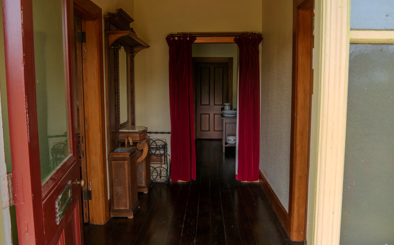 1880s New Zealand Cottage (EXT to INT)