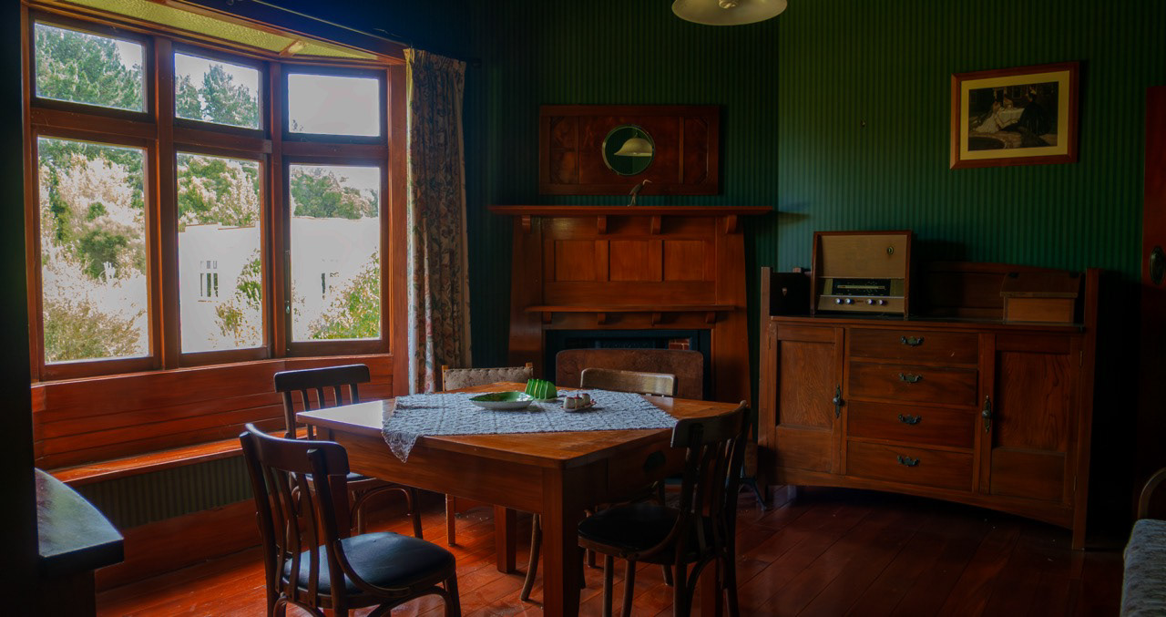 1920s California Bungalow (dining room)