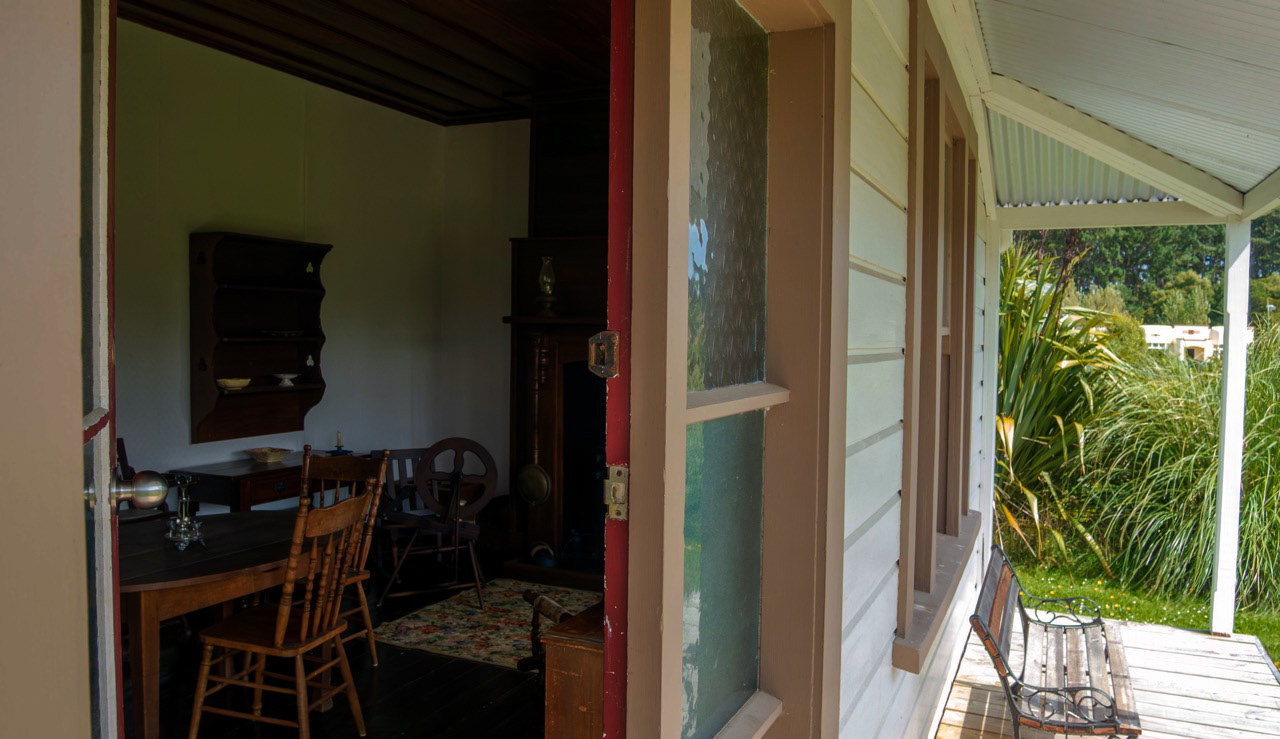 1840s Workers Cottage (EXT to INT)