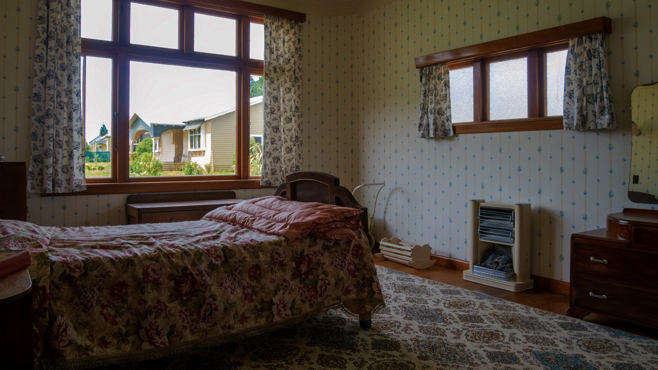 1930s Art Deco (bedroom)