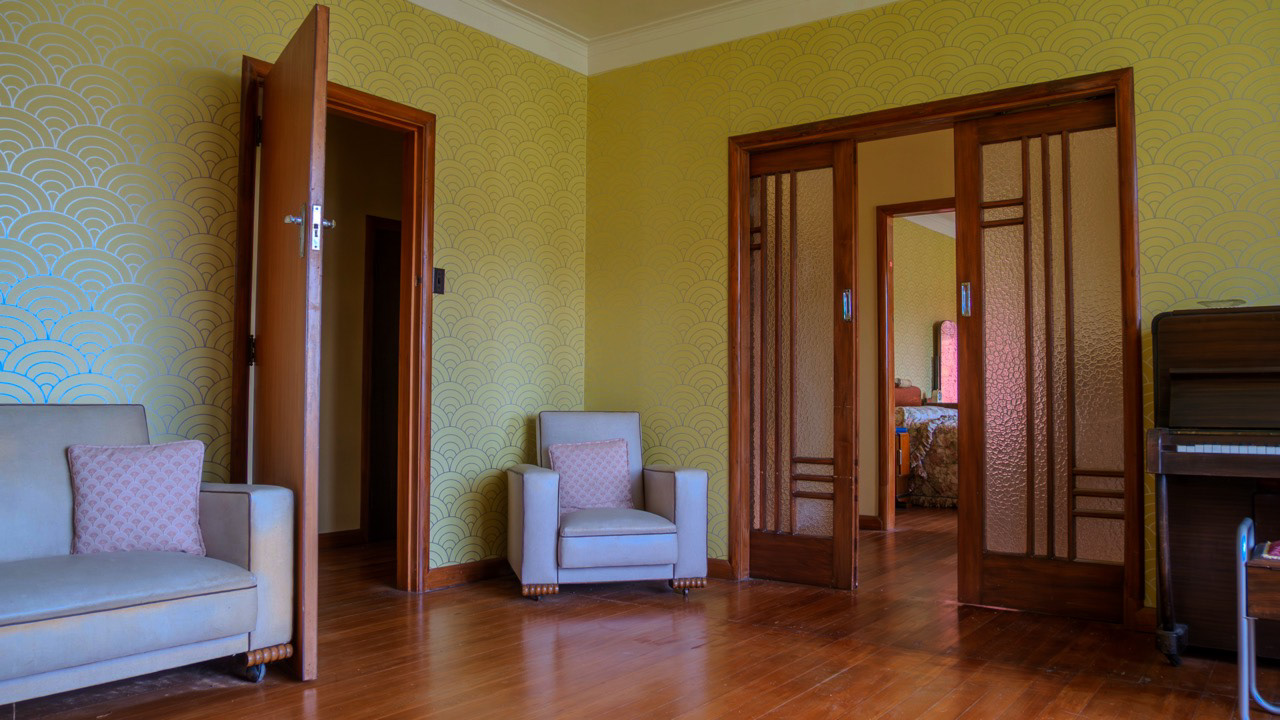 1930s Art Deco (living room)